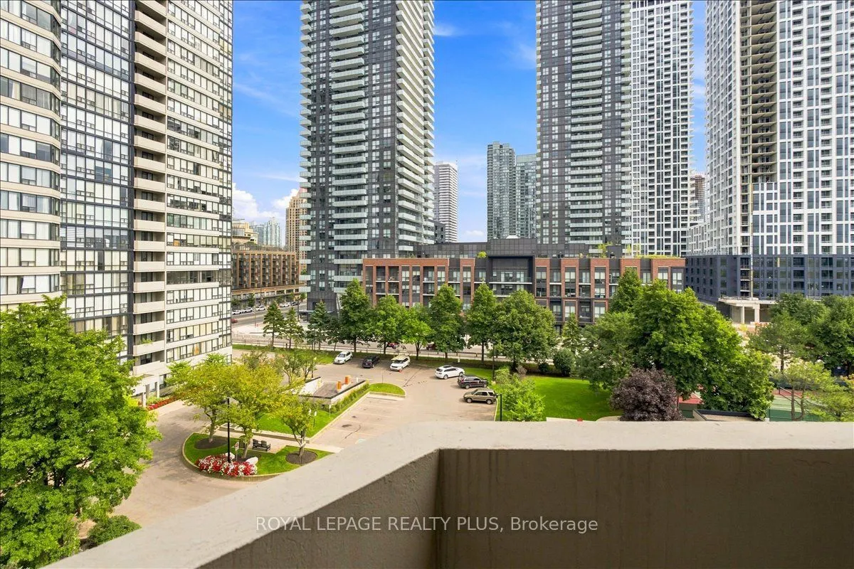 350 Rathburn Road W #701