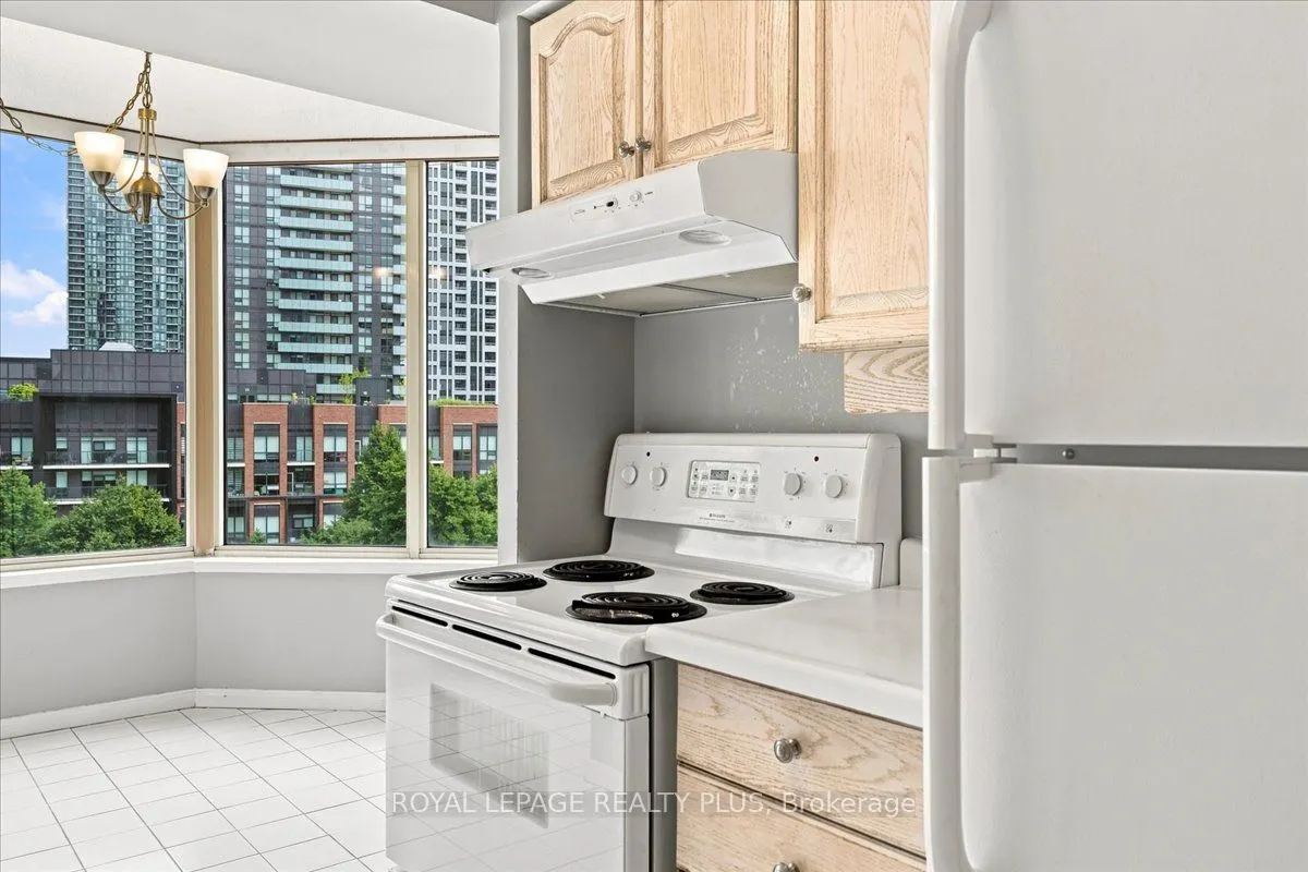 350 Rathburn Road W #701