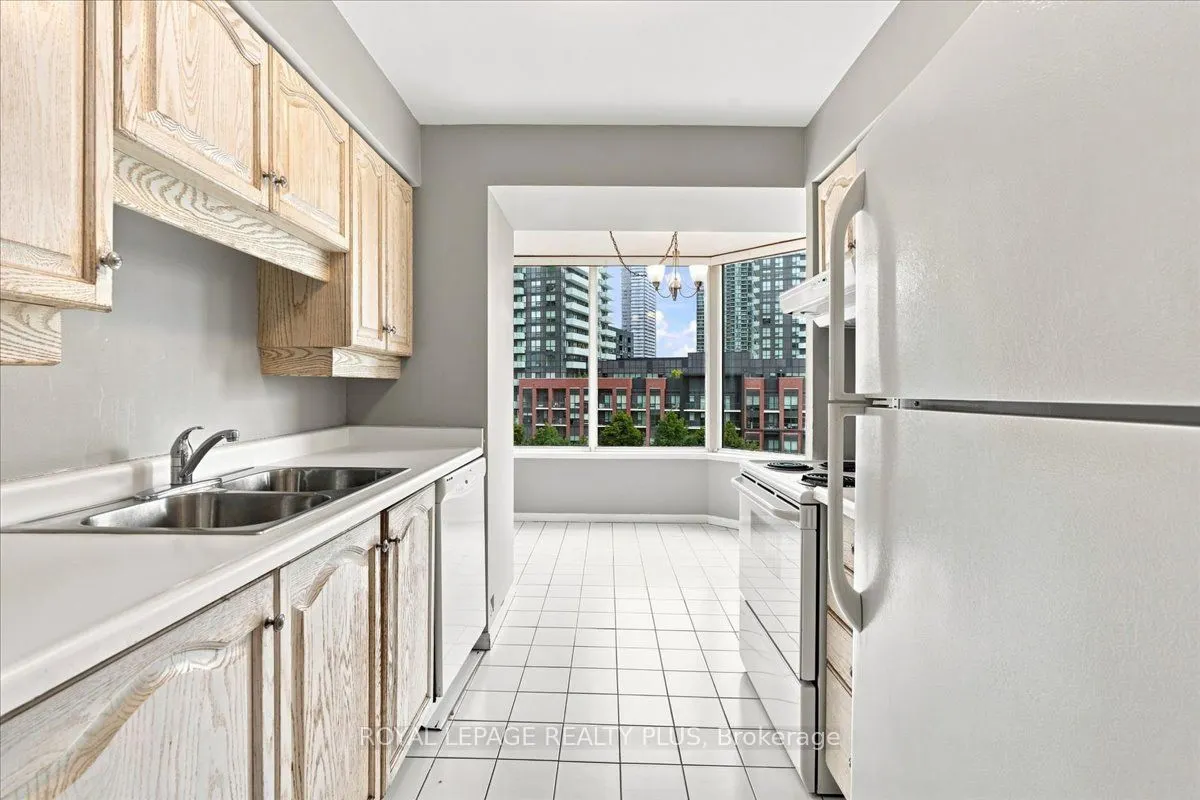350 Rathburn Road W #701
