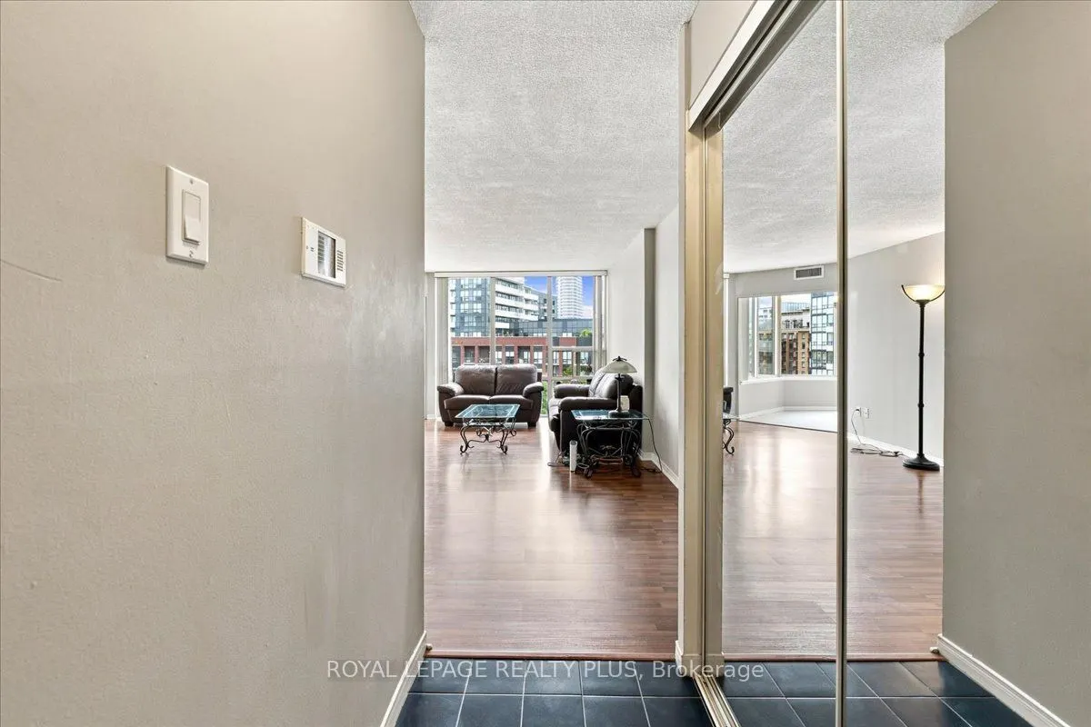 350 Rathburn Road W #701