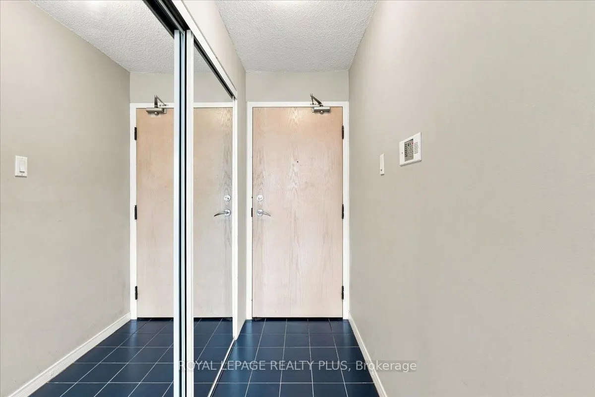 350 Rathburn Road W #701