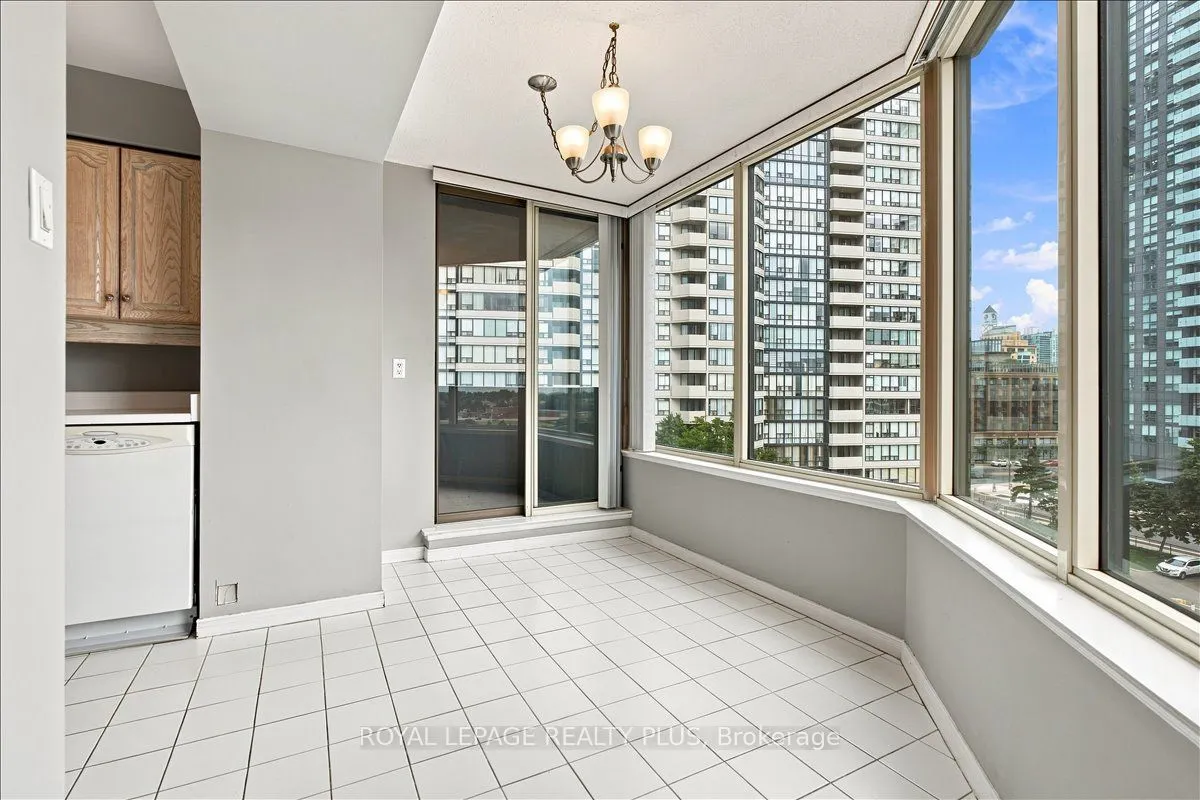 350 Rathburn Road W #701