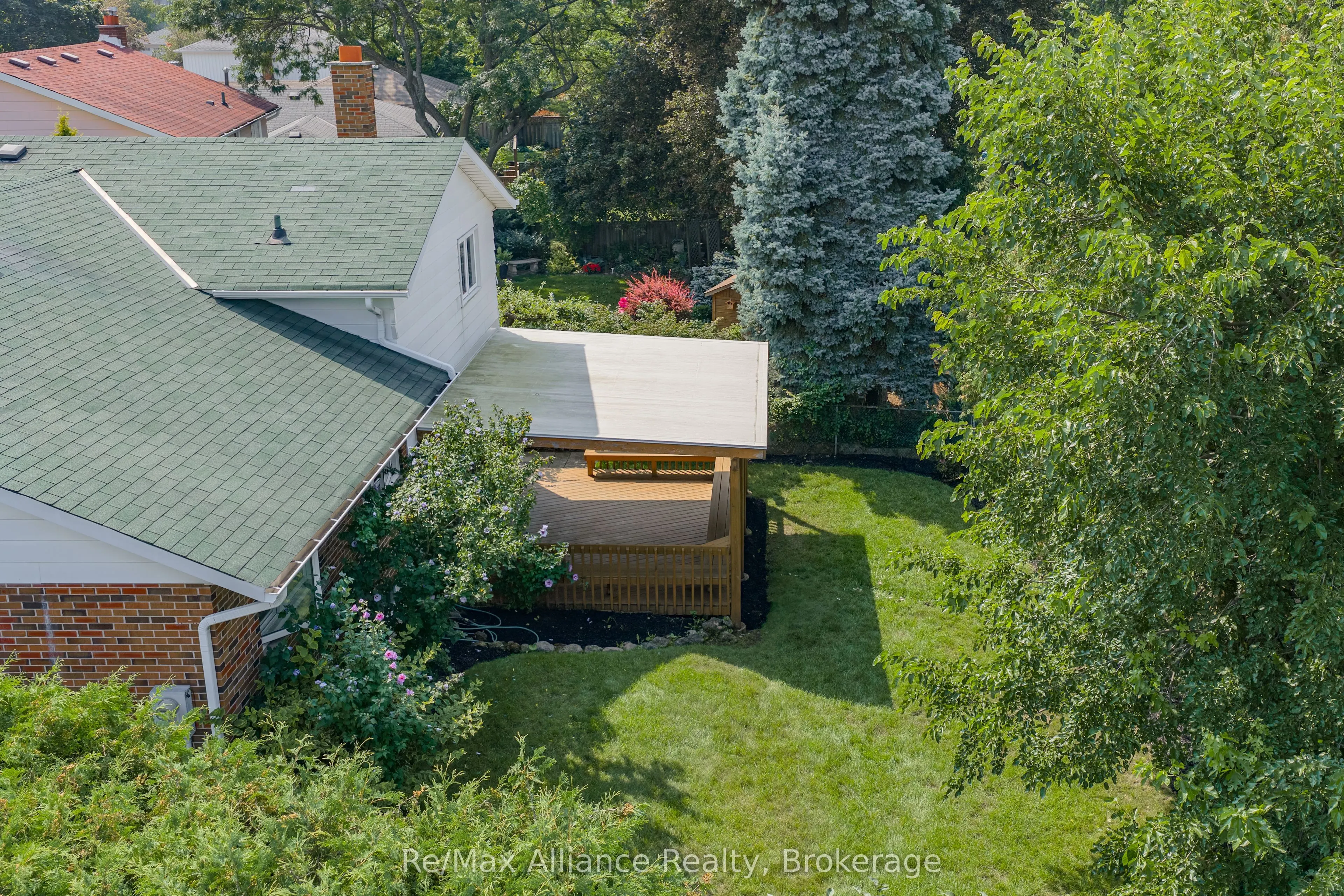 2454 Woking Crescent