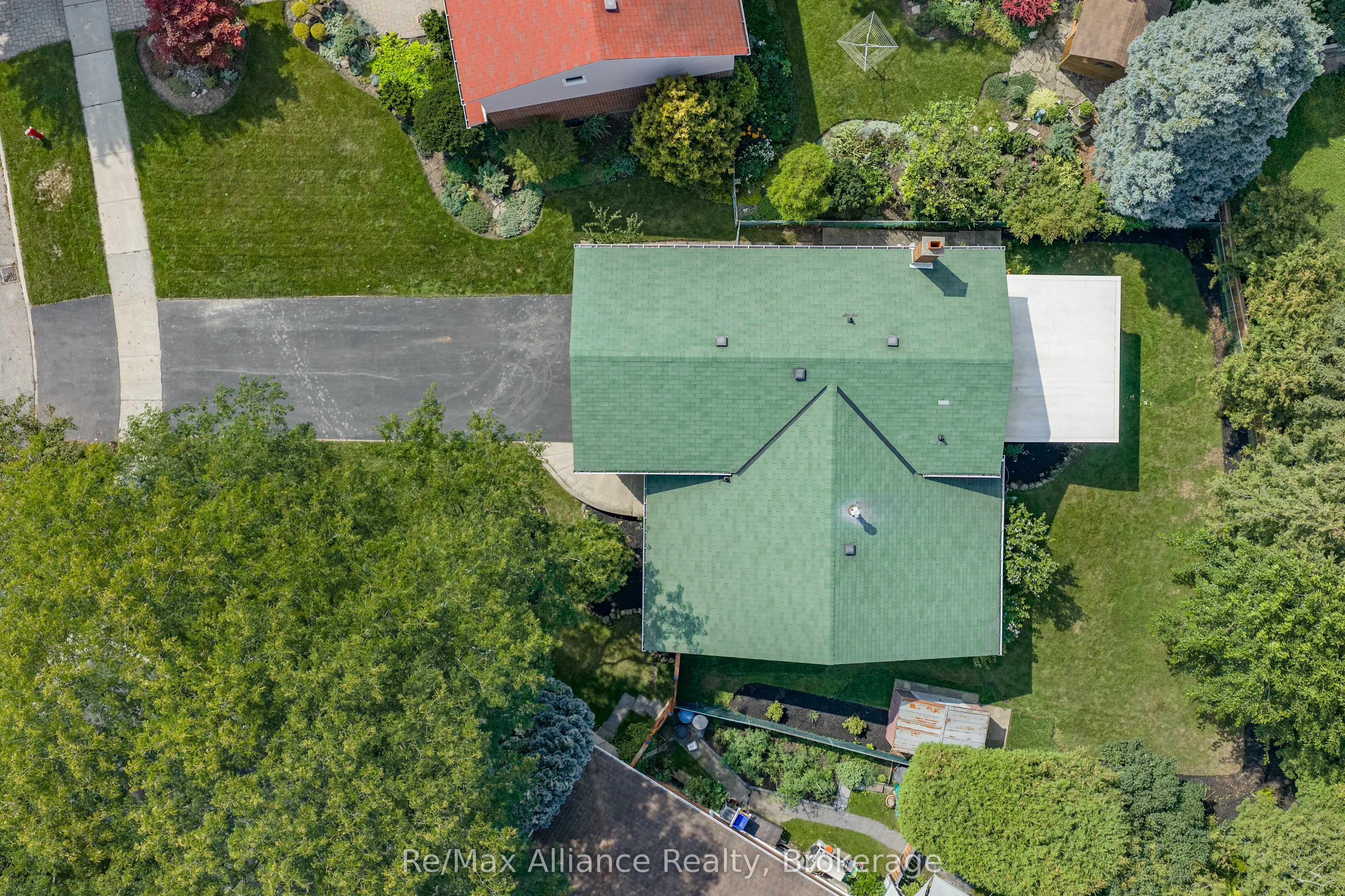 2454 Woking Crescent