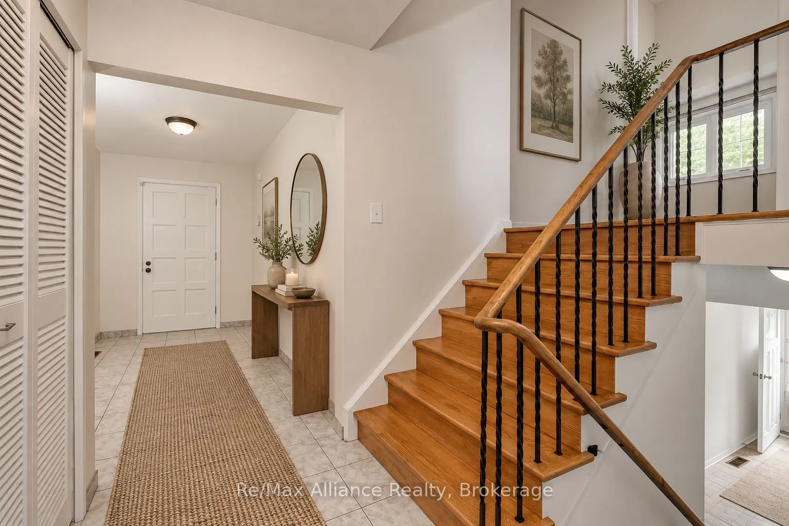 2454 Woking Crescent