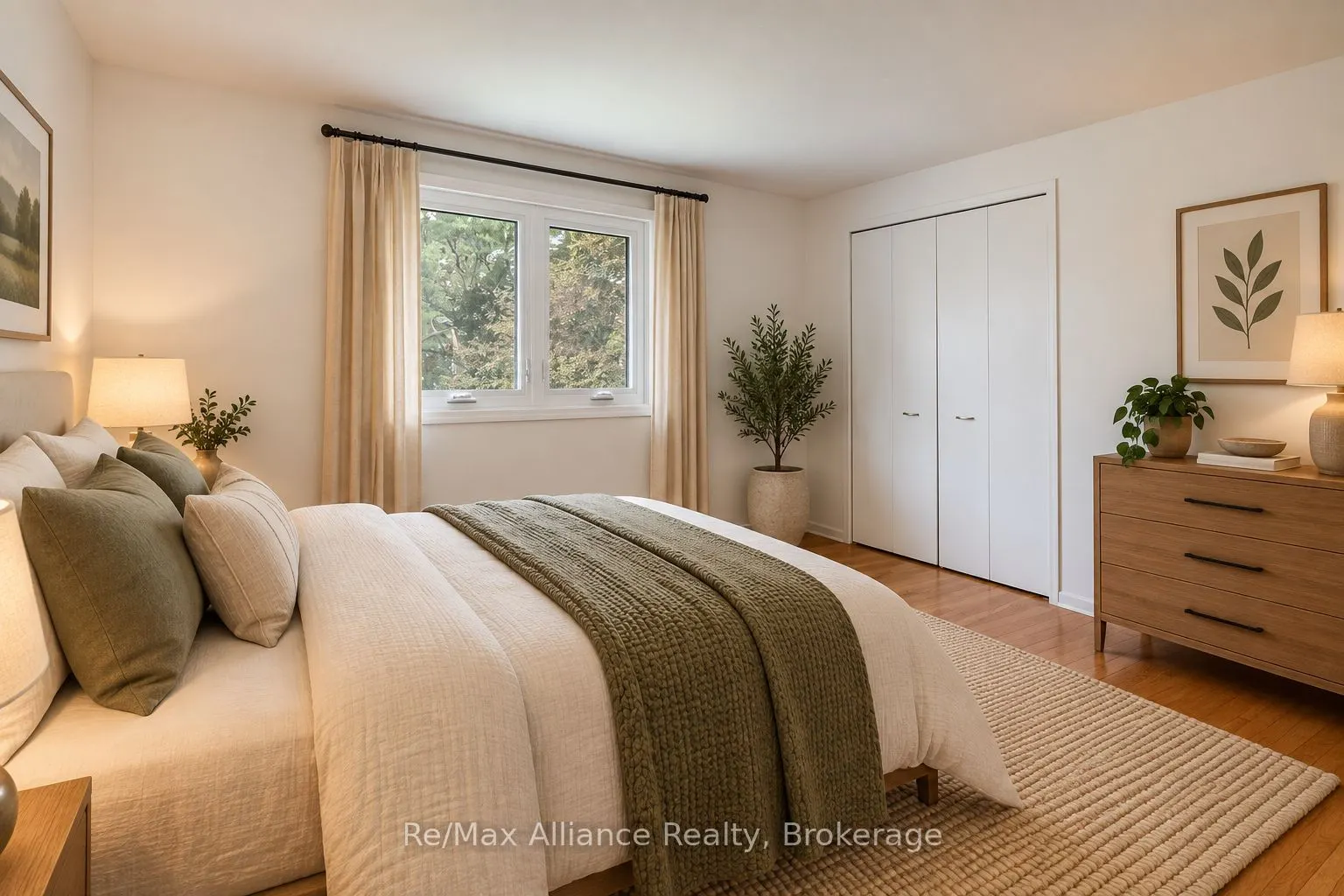 2454 Woking Crescent