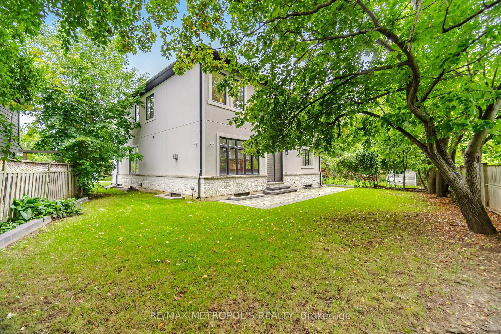 461 Sandlewood Road N
