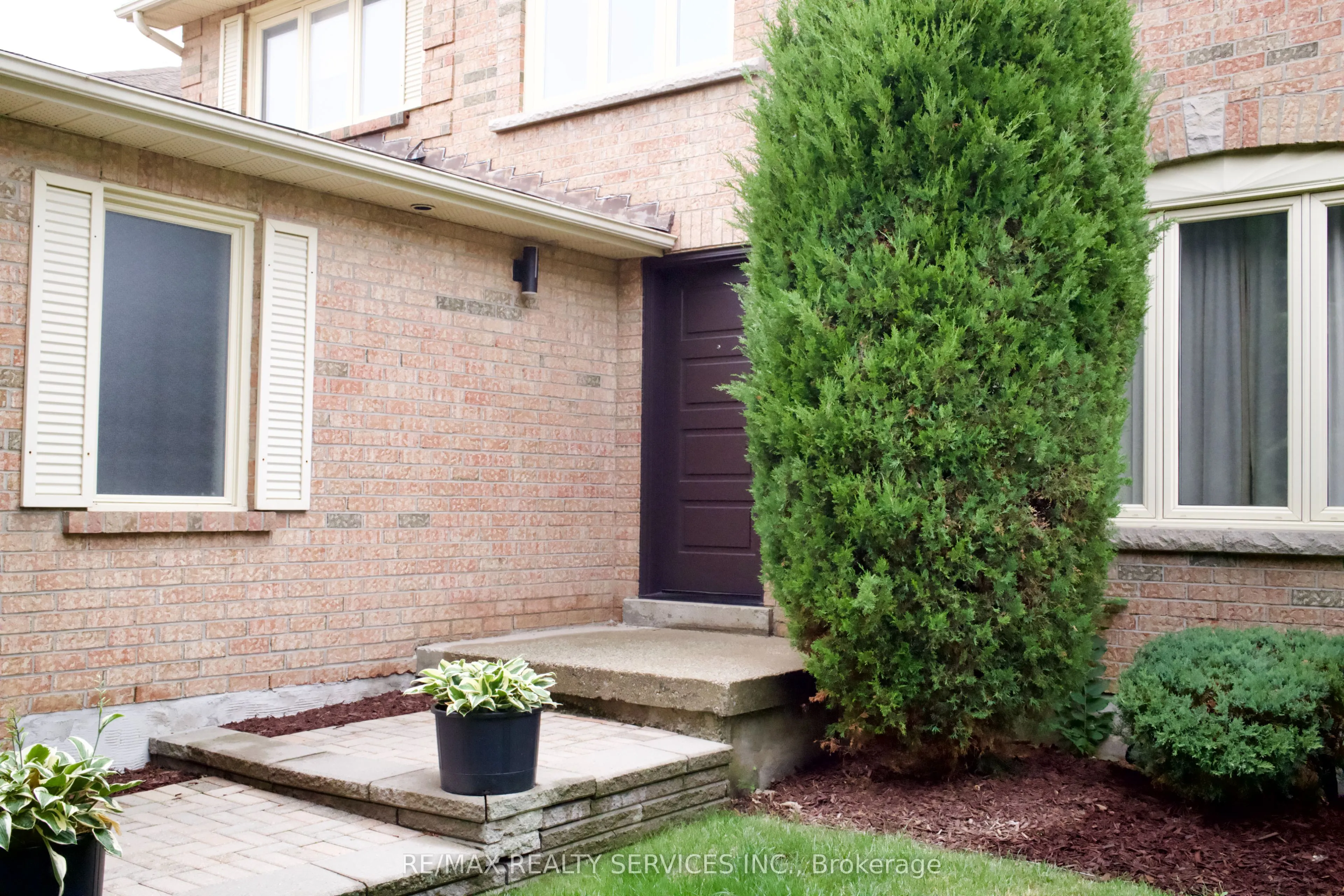 3975 Seebring Crescent