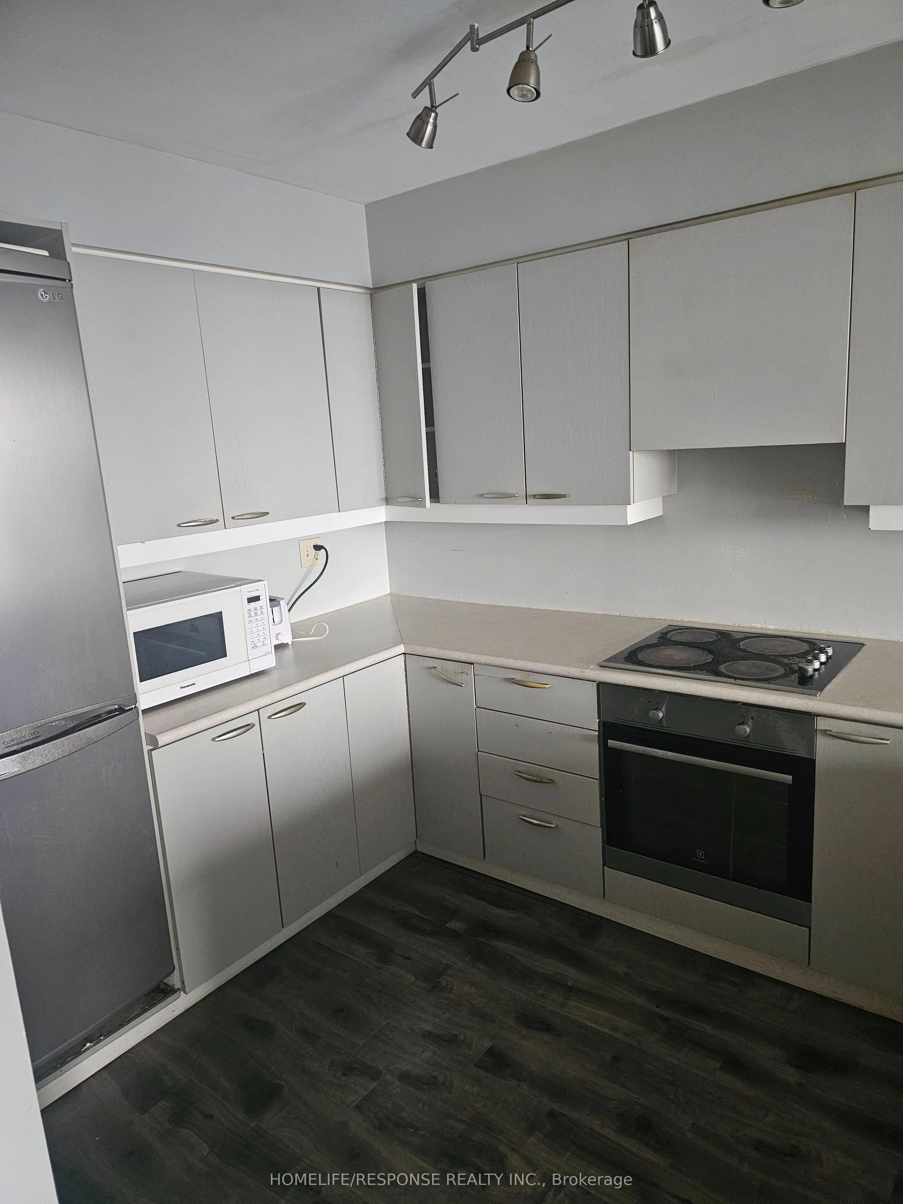 50 EGLINTON Avenue W #2010