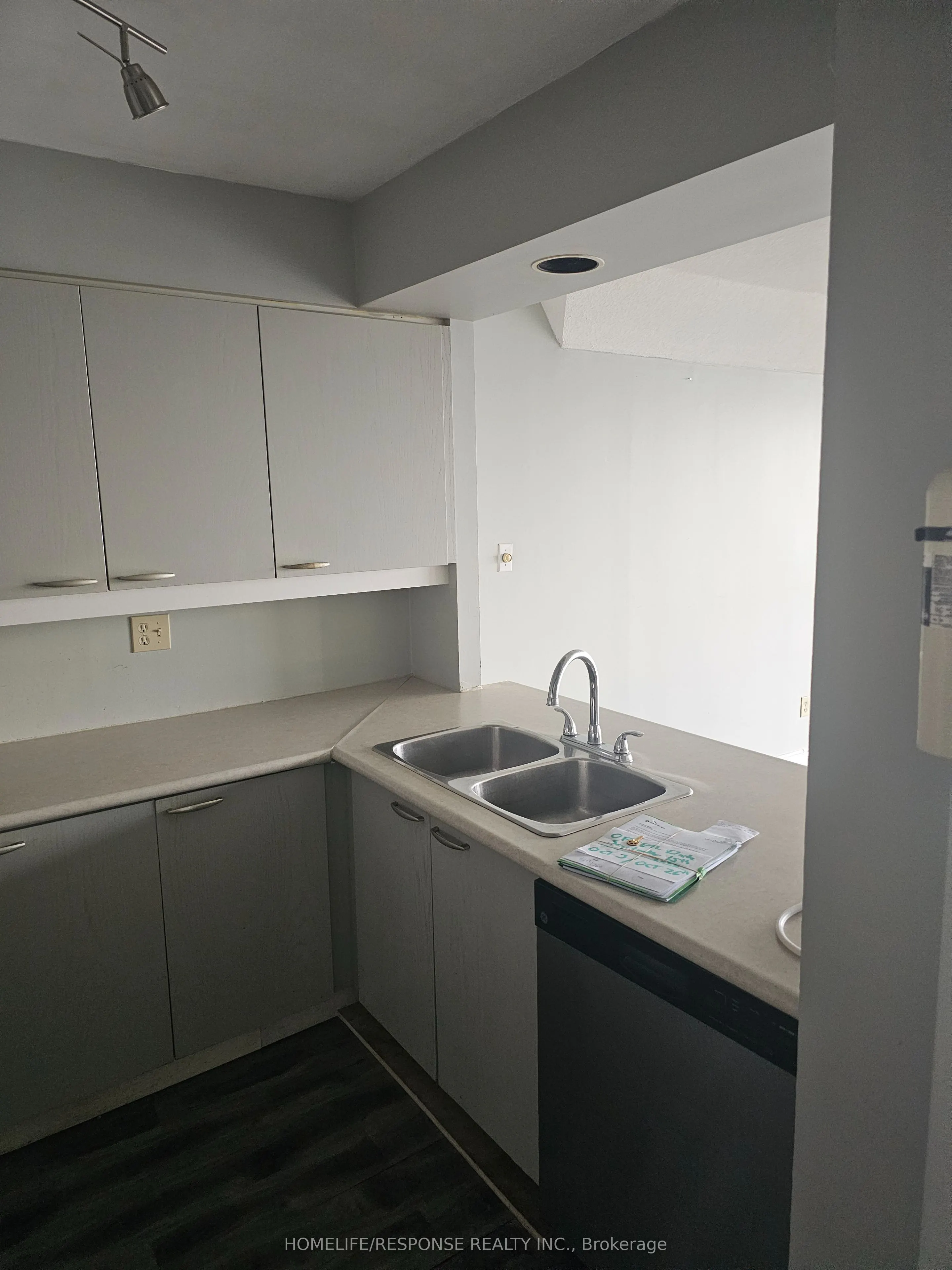 50 EGLINTON Avenue W #2010