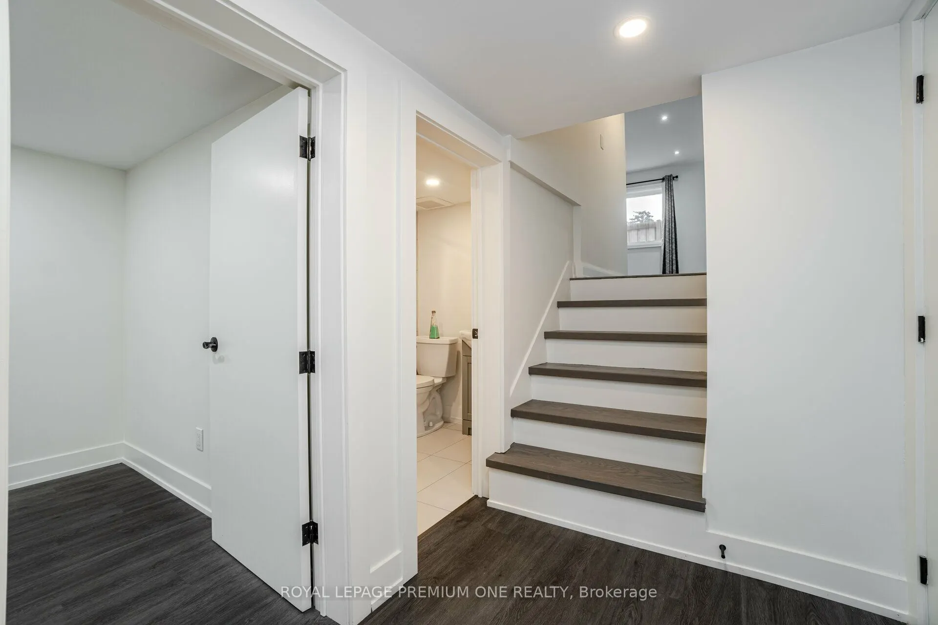49 Gulfstream Road E