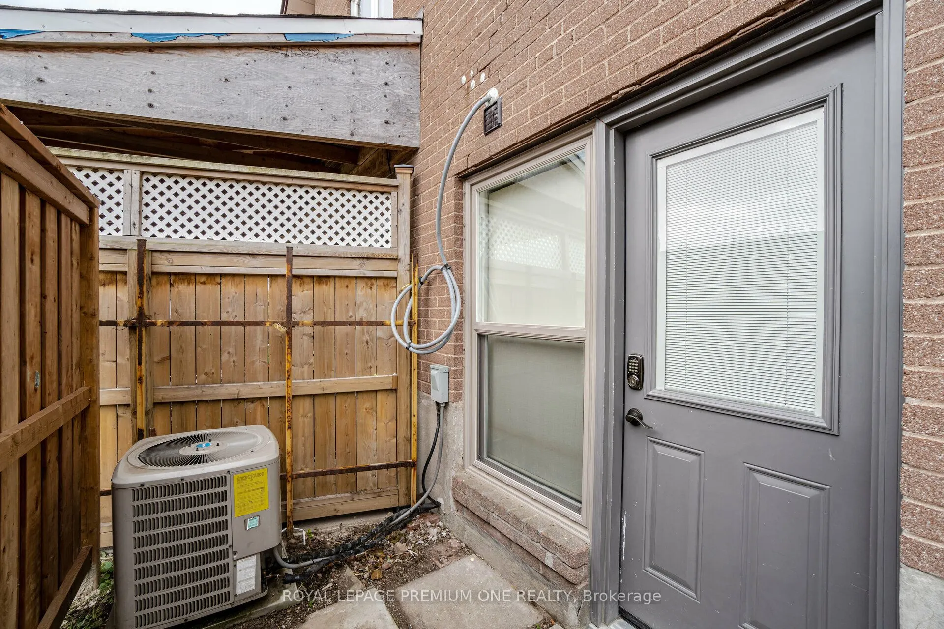 49 Gulfstream Road E
