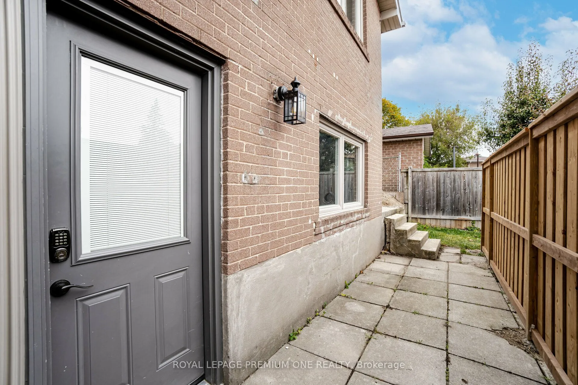 49 Gulfstream Road E