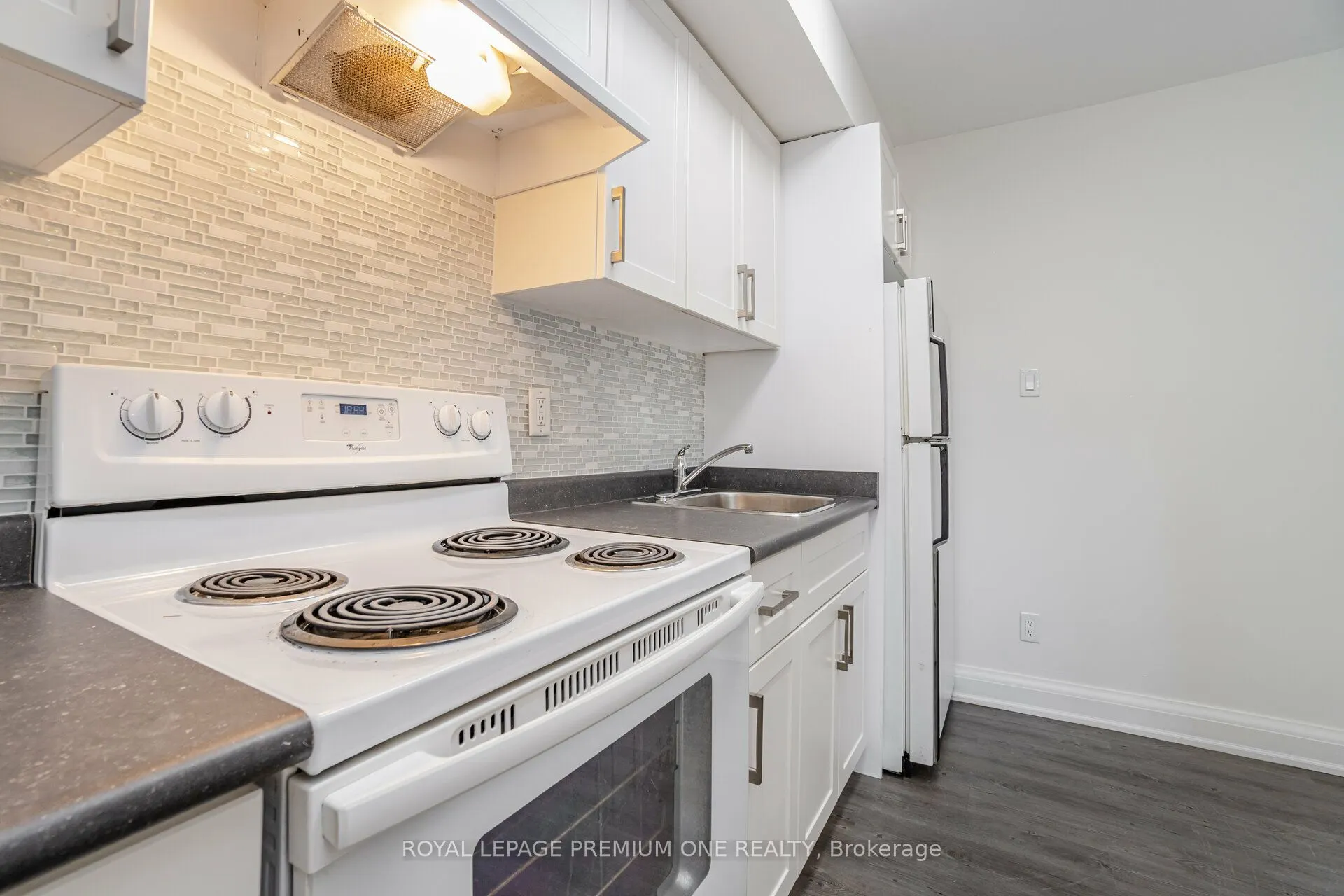 49 Gulfstream Road E