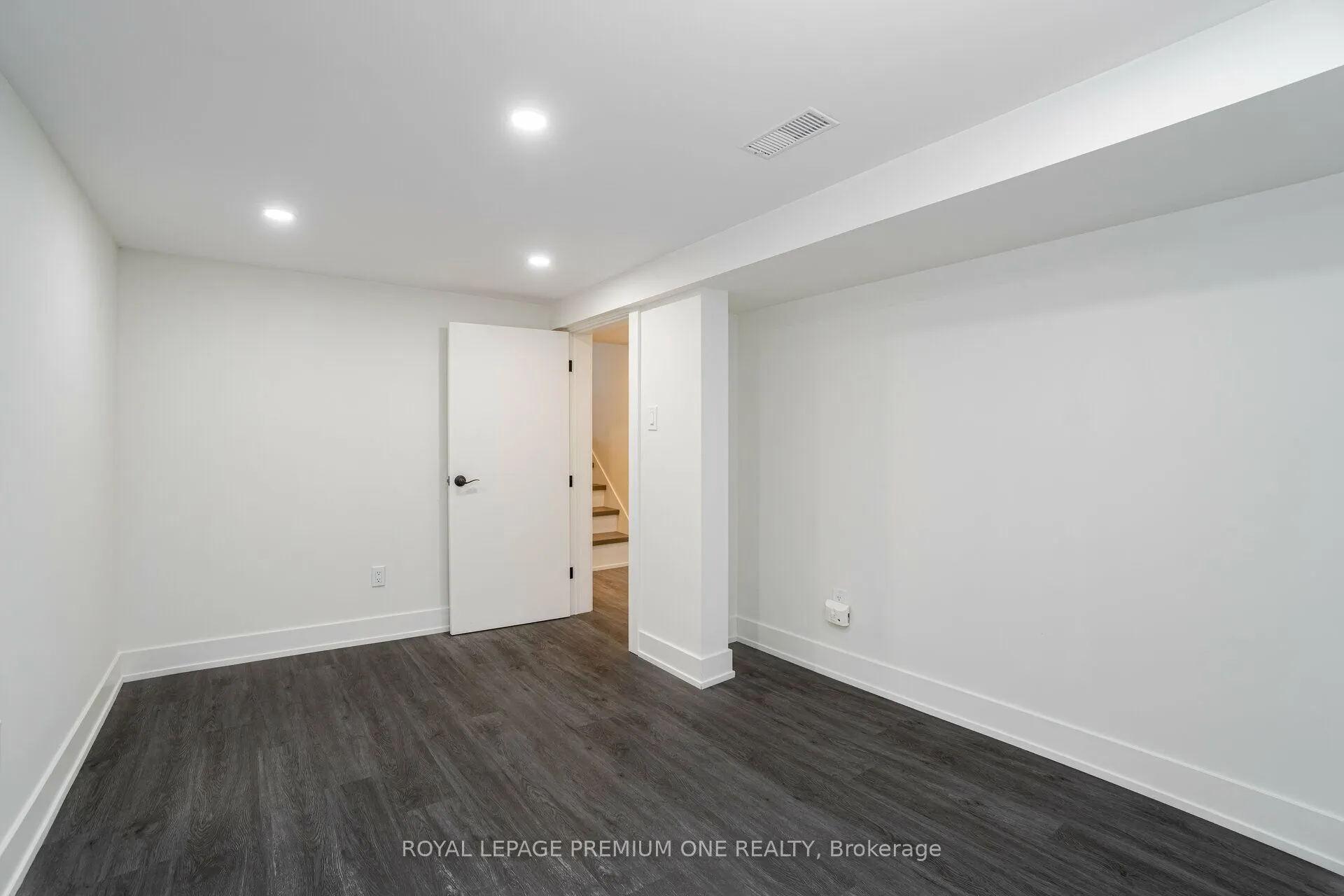 49 Gulfstream Road E