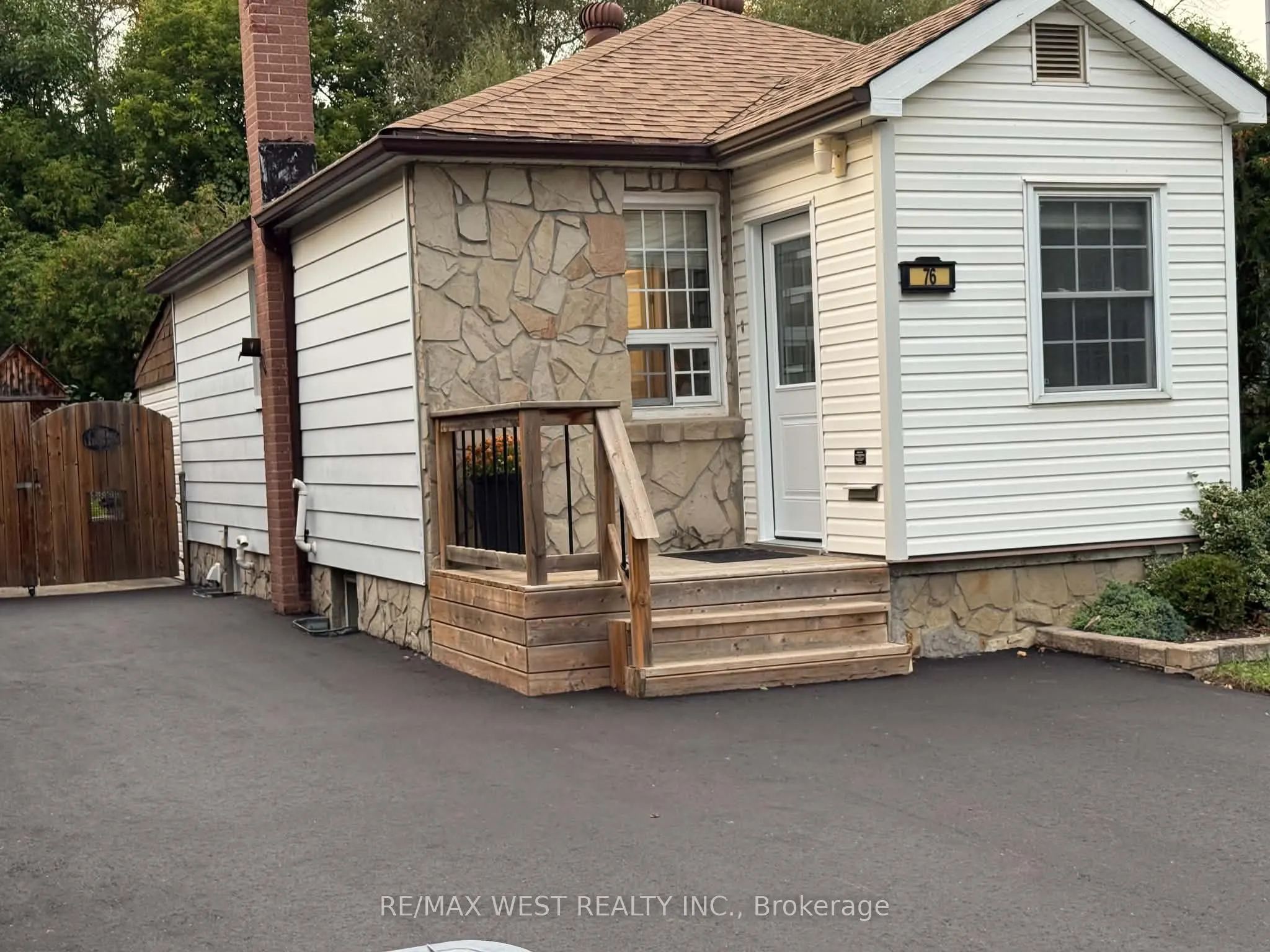 76 Laburnham Avenue
