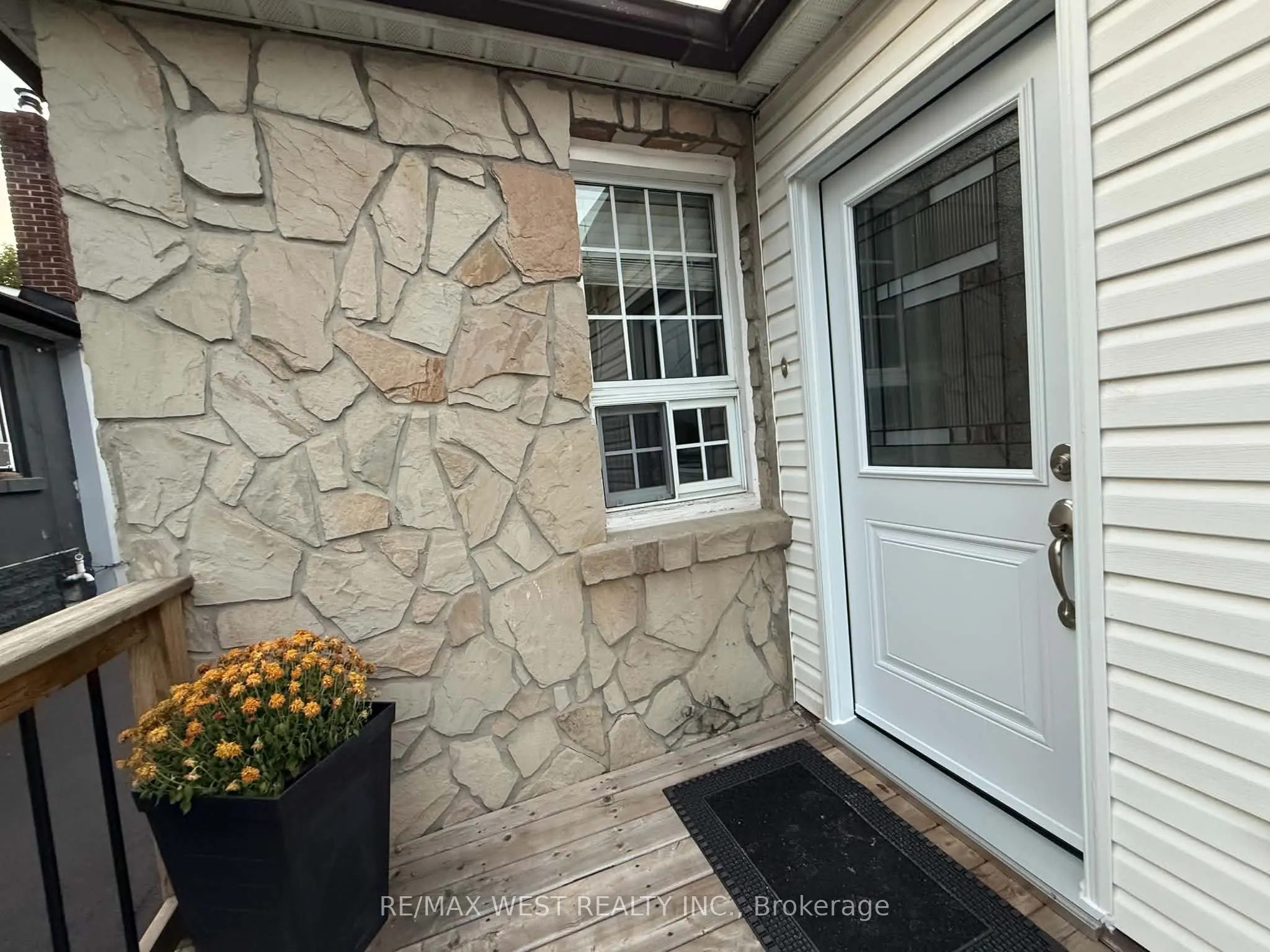 76 Laburnham Avenue