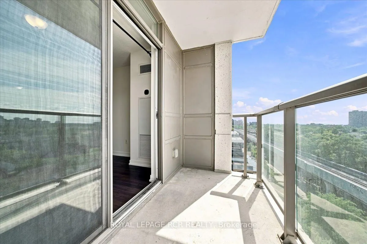 812 Lansdowne Avenue #908