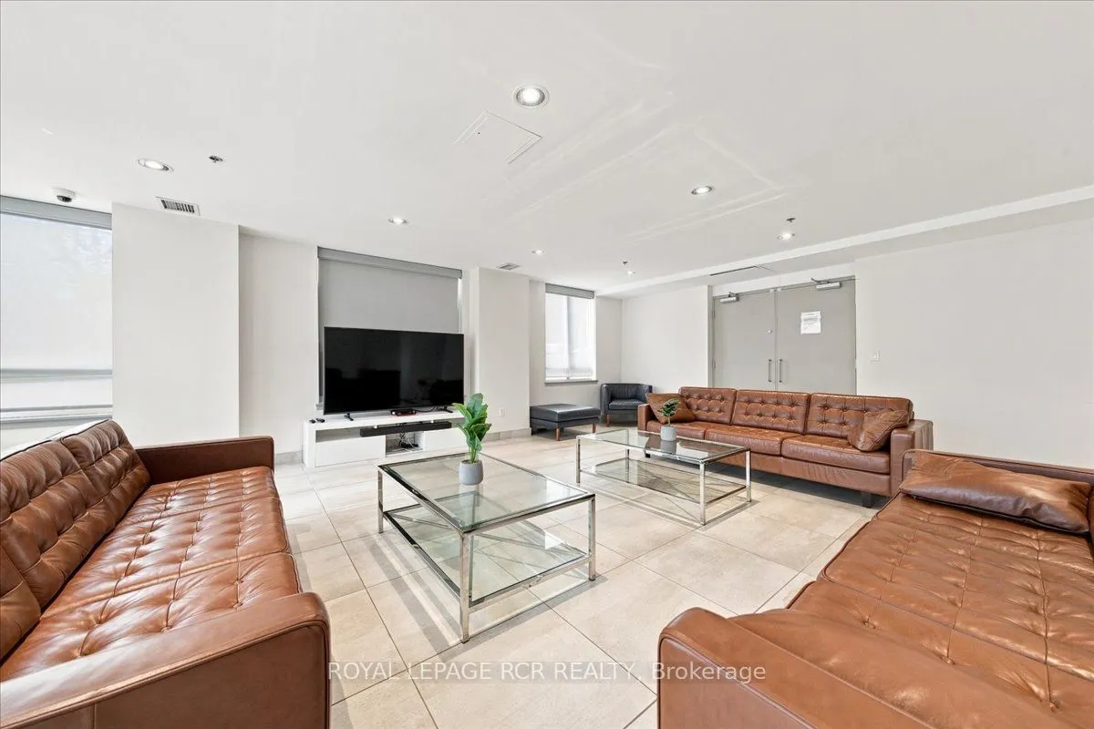812 Lansdowne Avenue #908