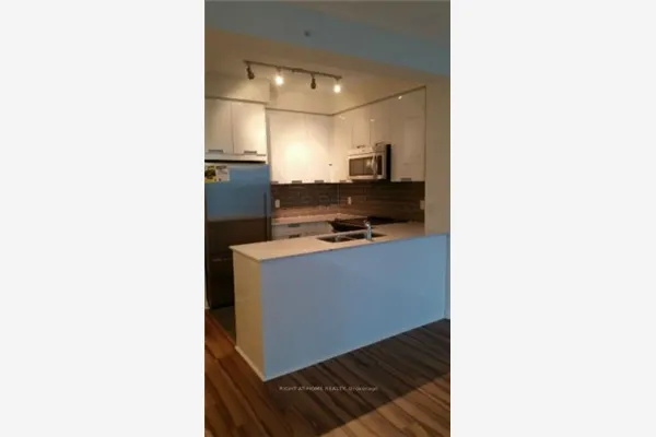 55 Eglinton Avenue W