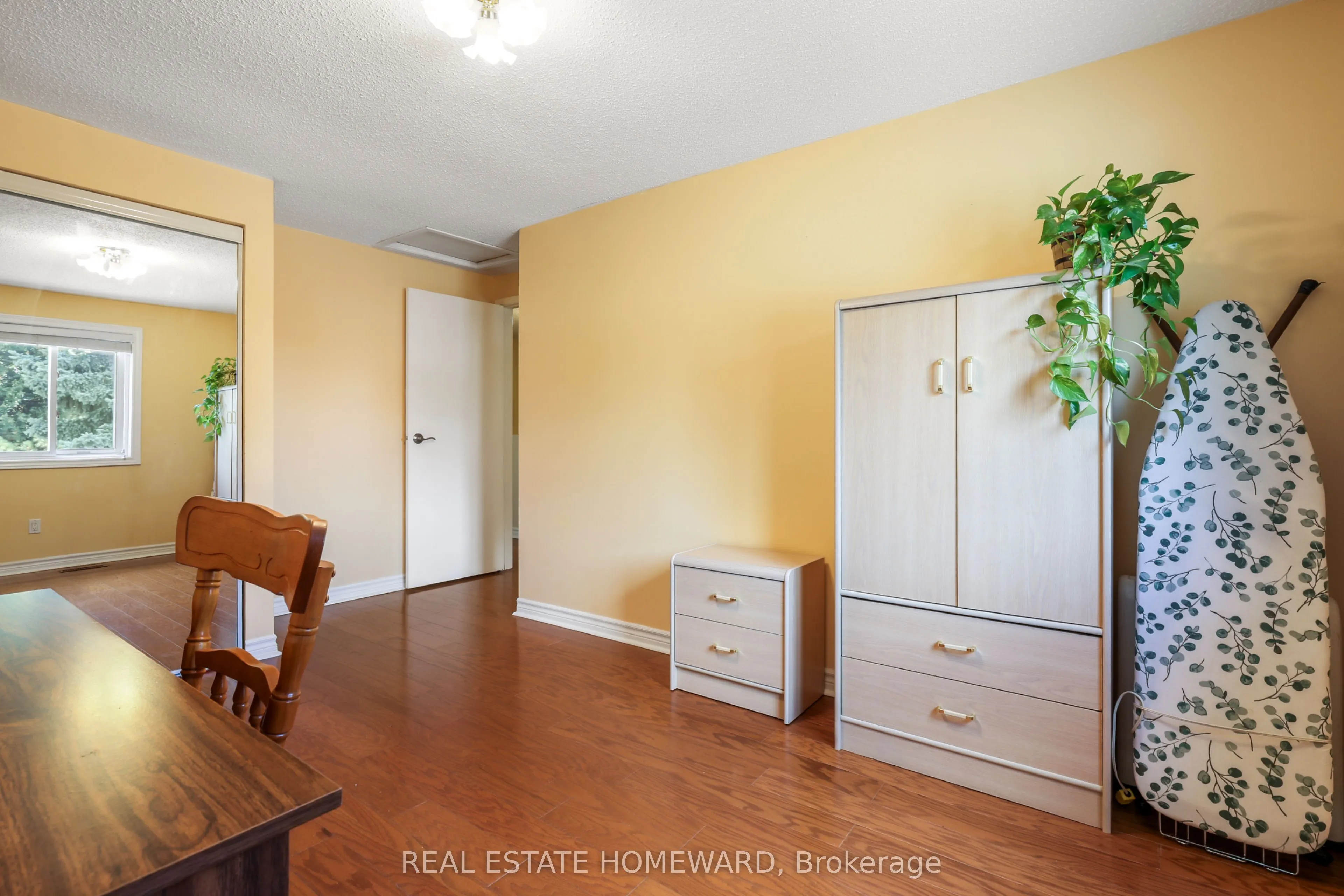 6399 Colebrook Crescent