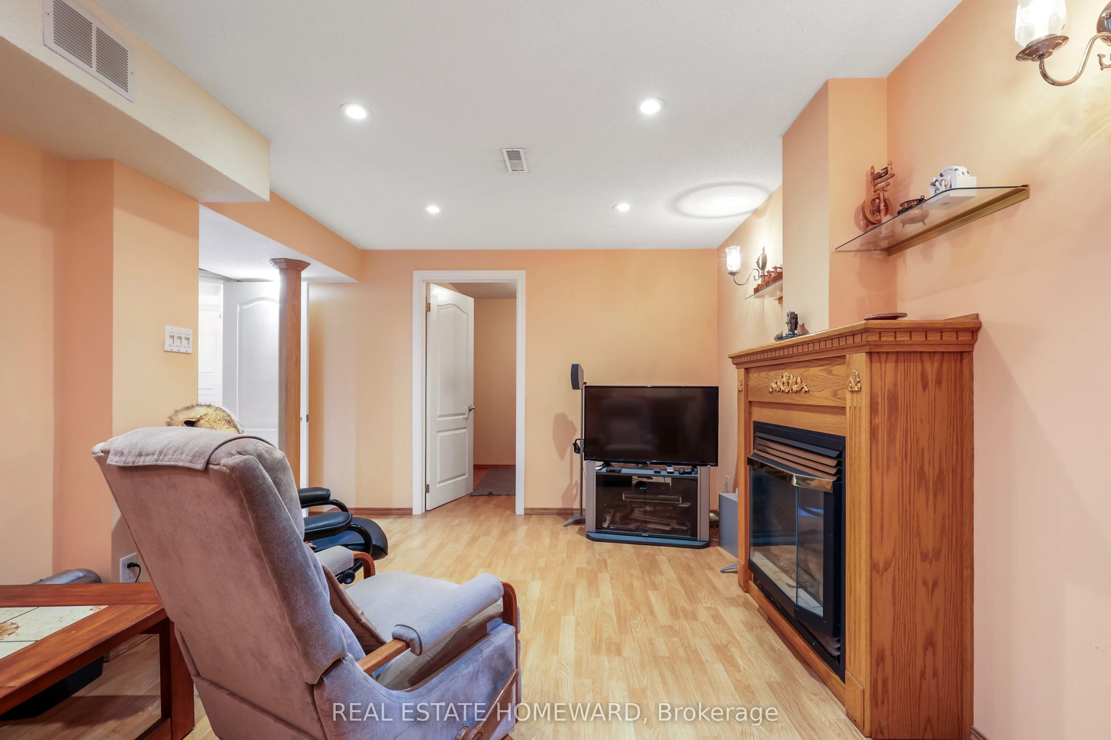 6399 Colebrook Crescent