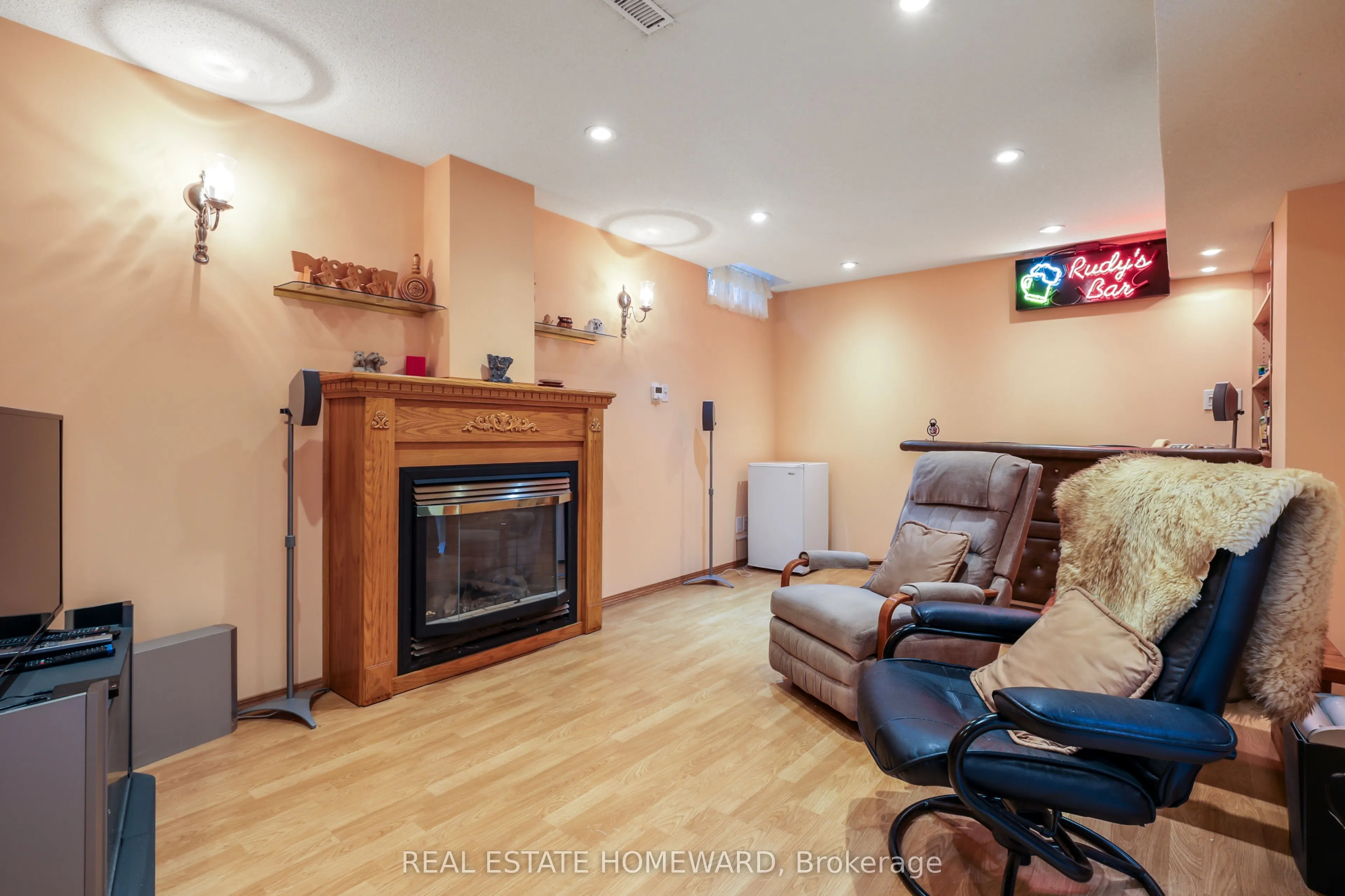6399 Colebrook Crescent