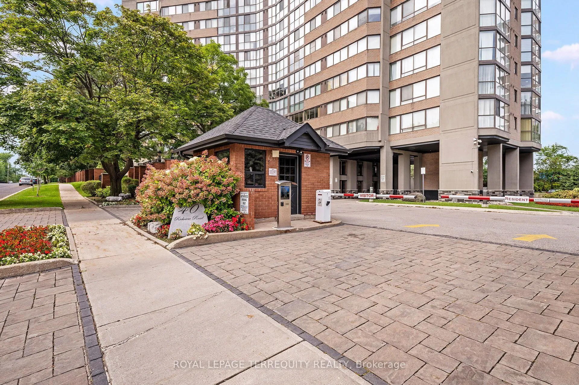 40 Richview Road #2002