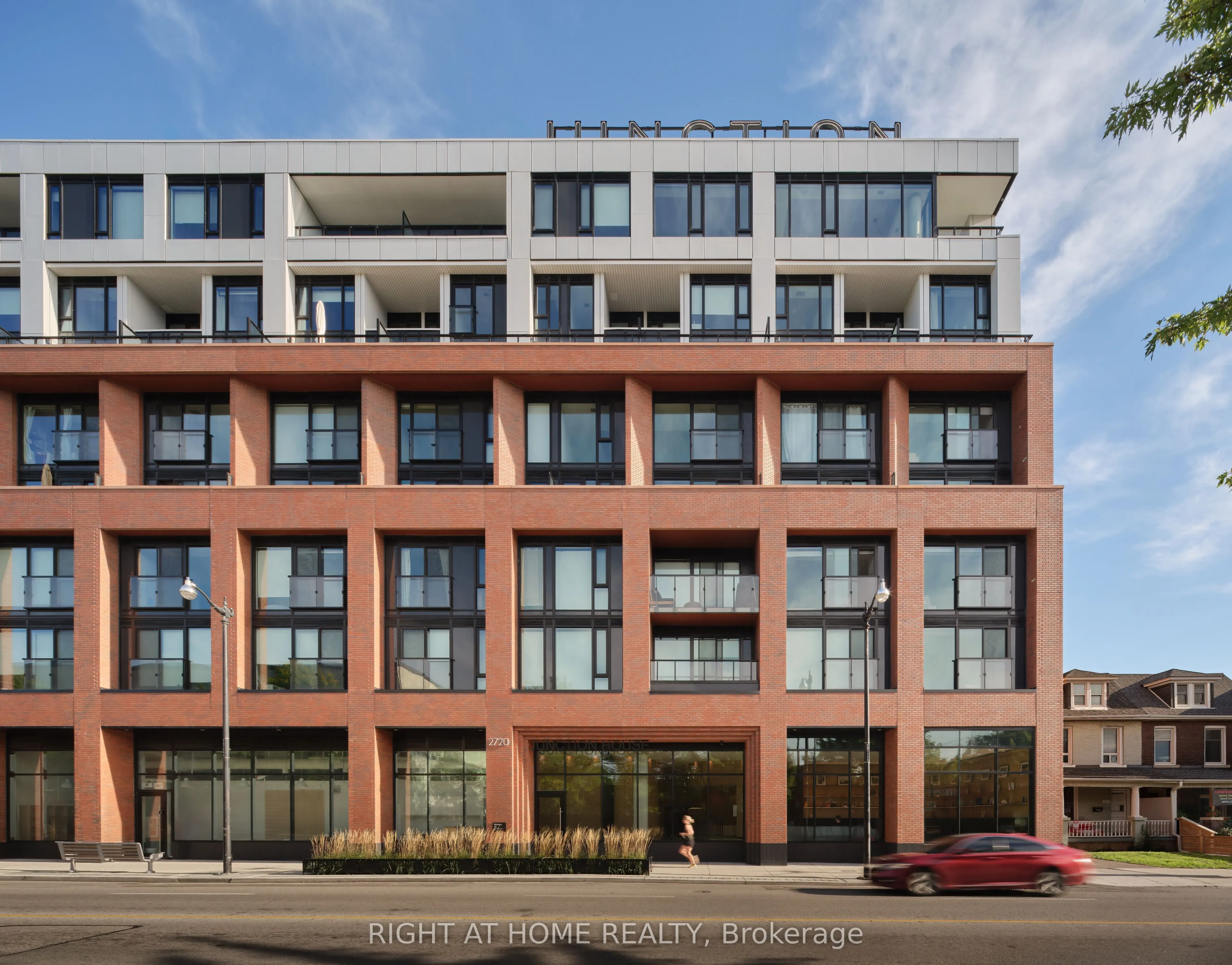 2720 Dundas Street W #607
