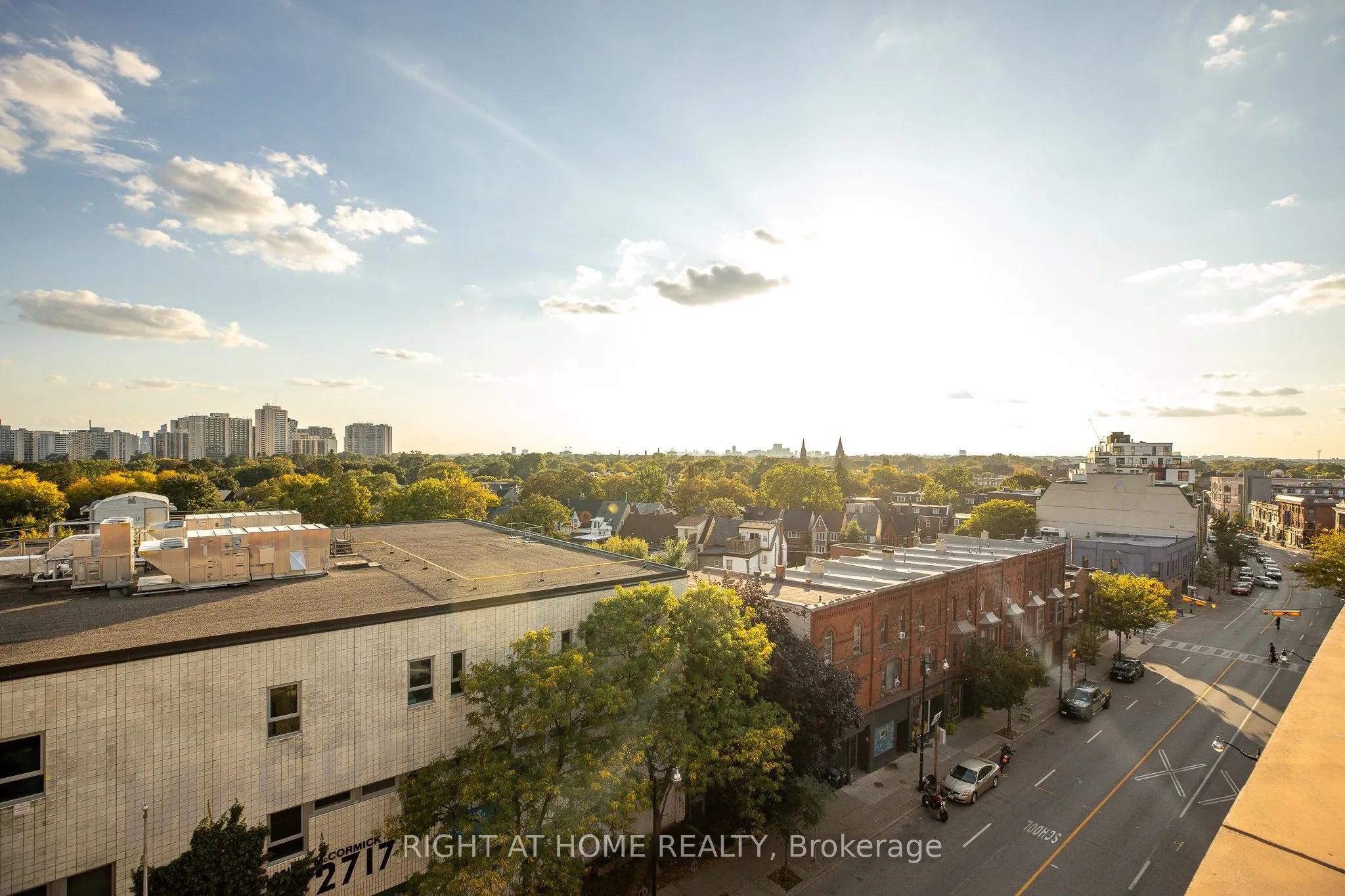 2720 Dundas Street W #607