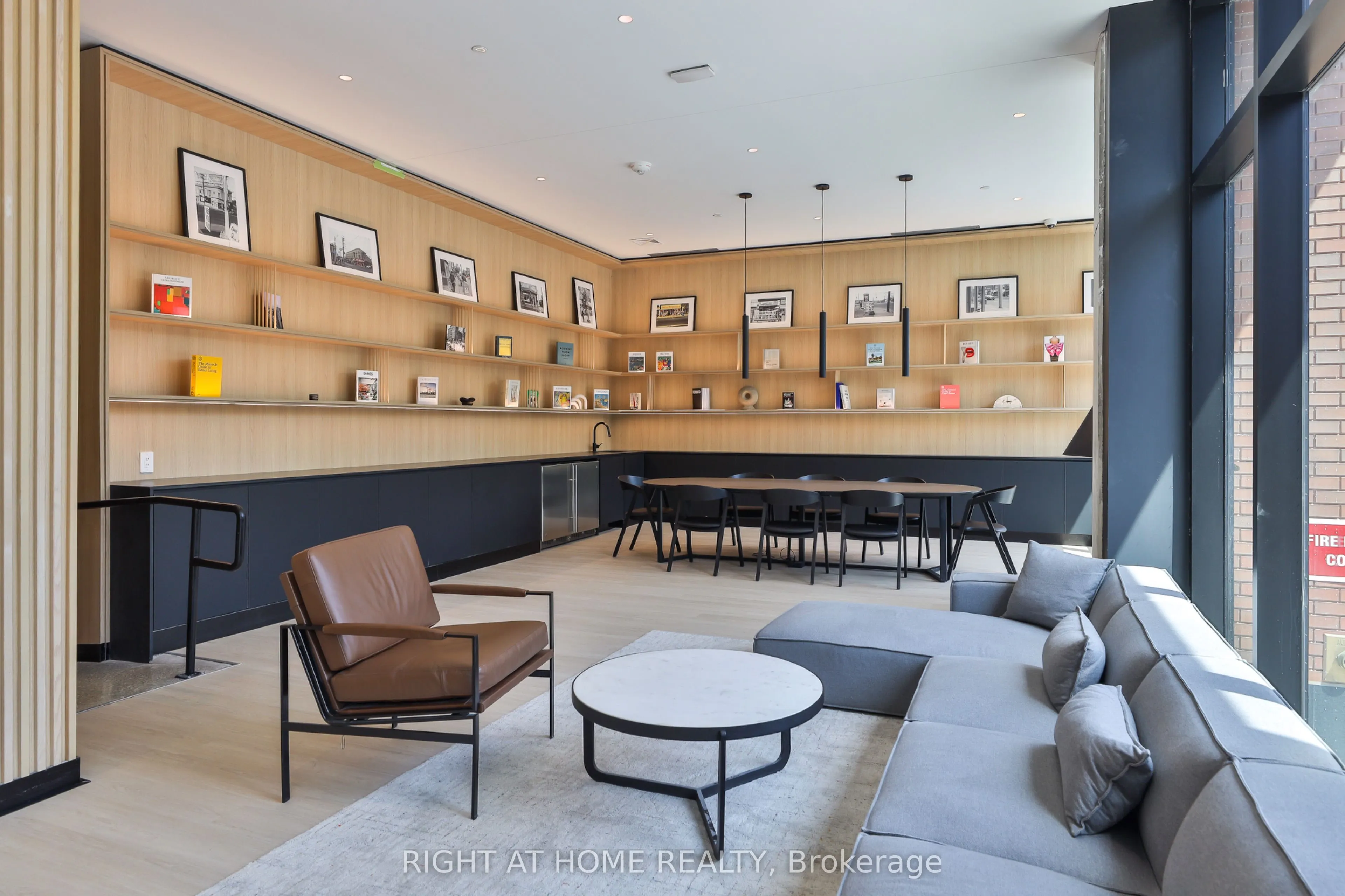 2720 Dundas Street W #607