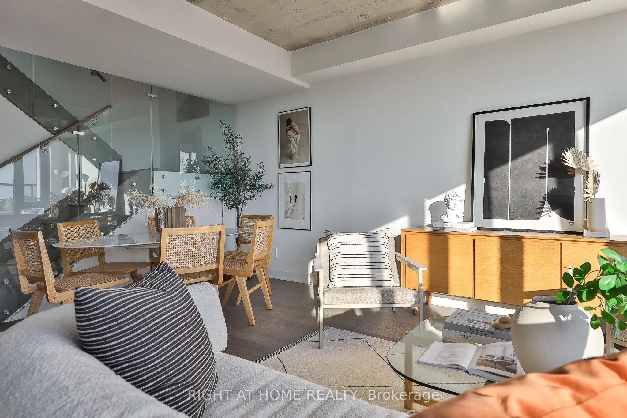 2720 Dundas Street W #607