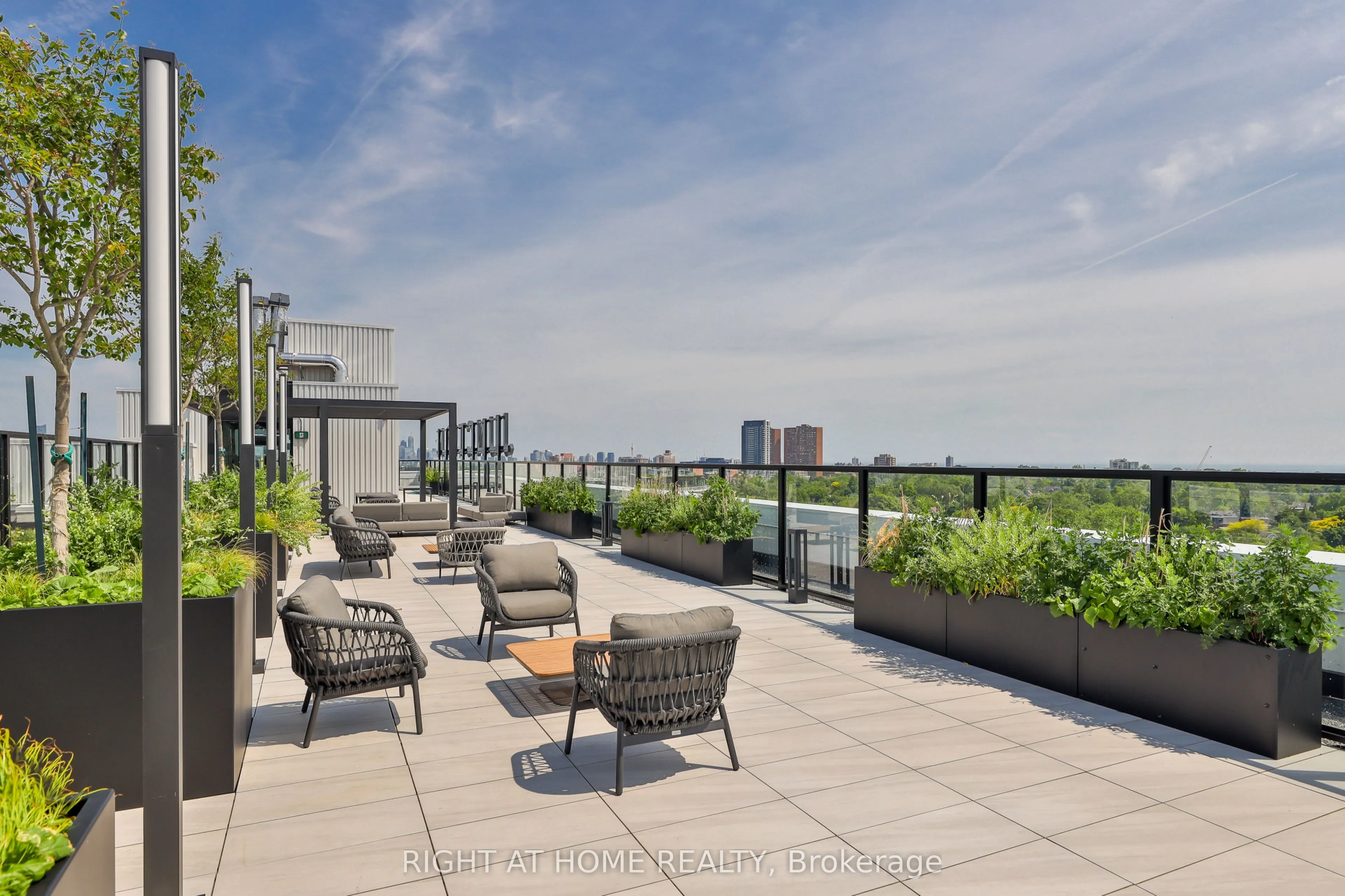 2720 Dundas Street W #607