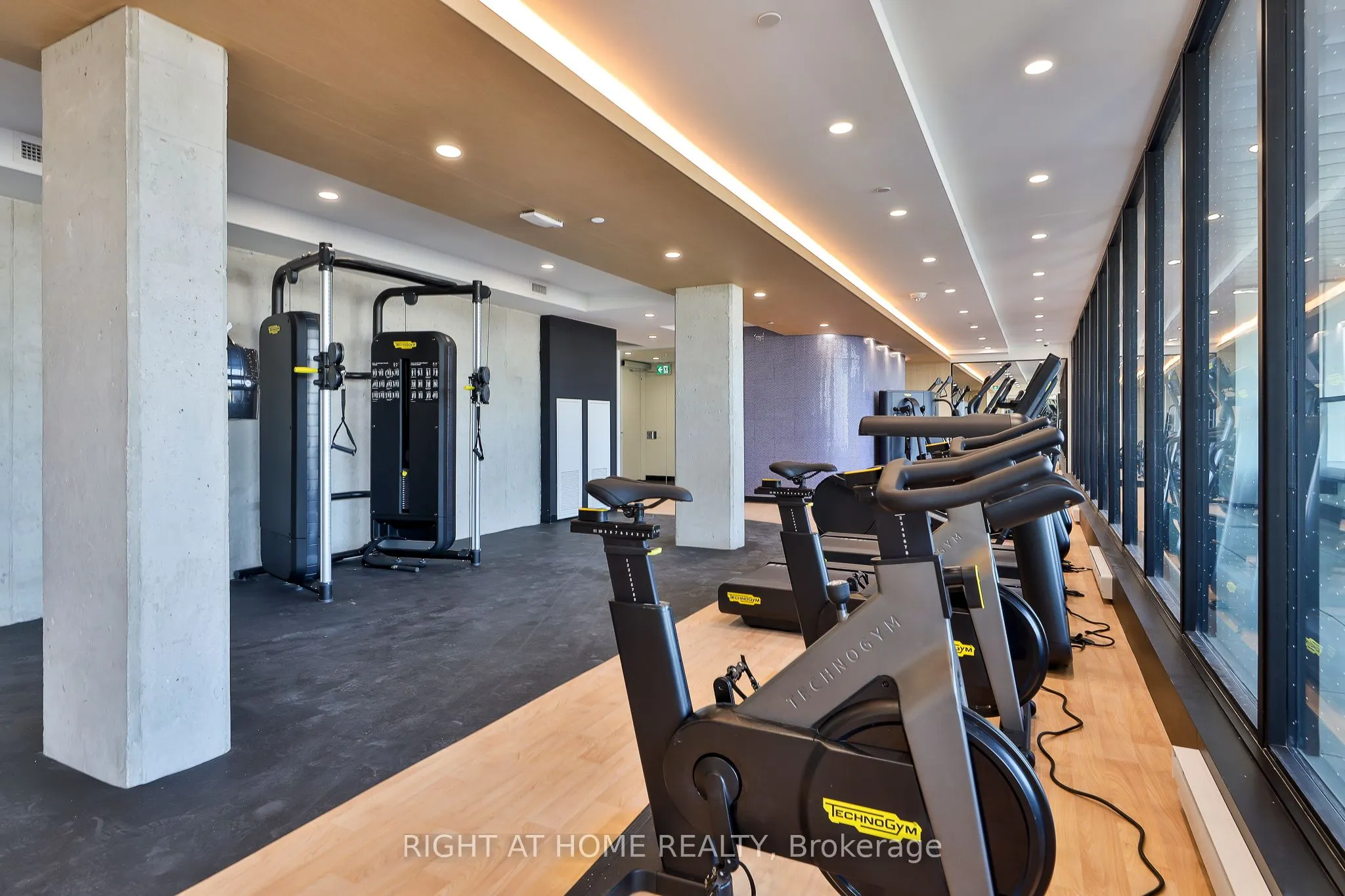 2720 Dundas Street W #607
