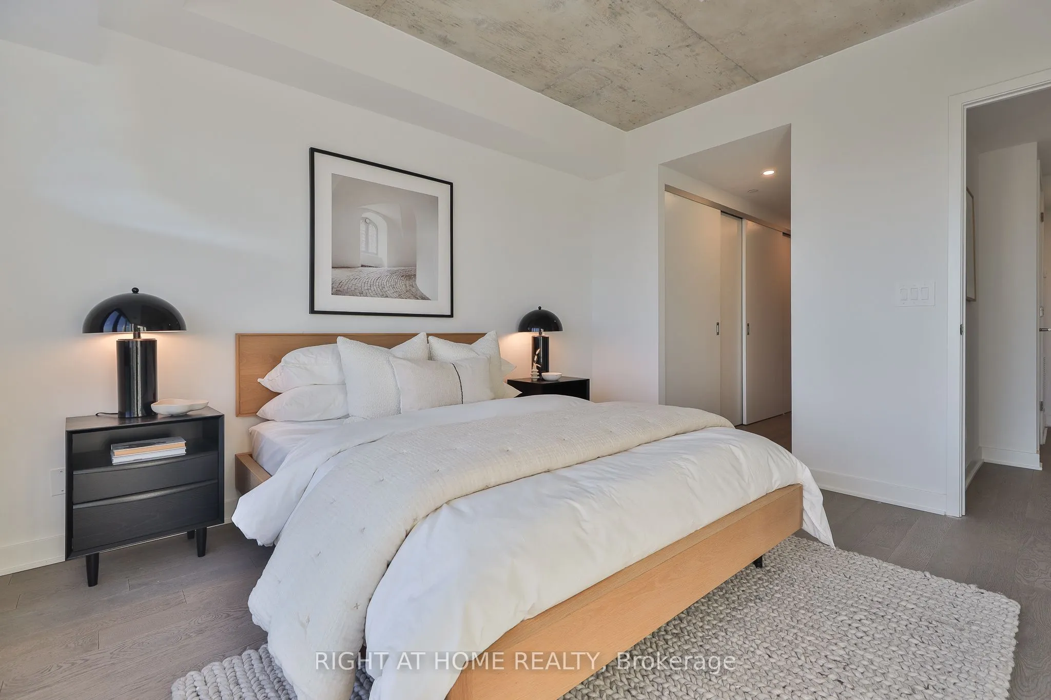 2720 Dundas Street W #607