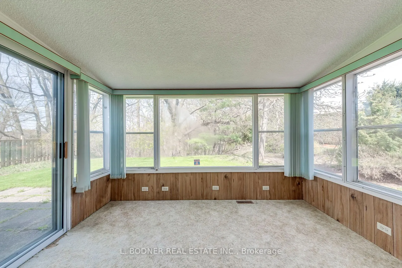 84 Ravenscrest Drive