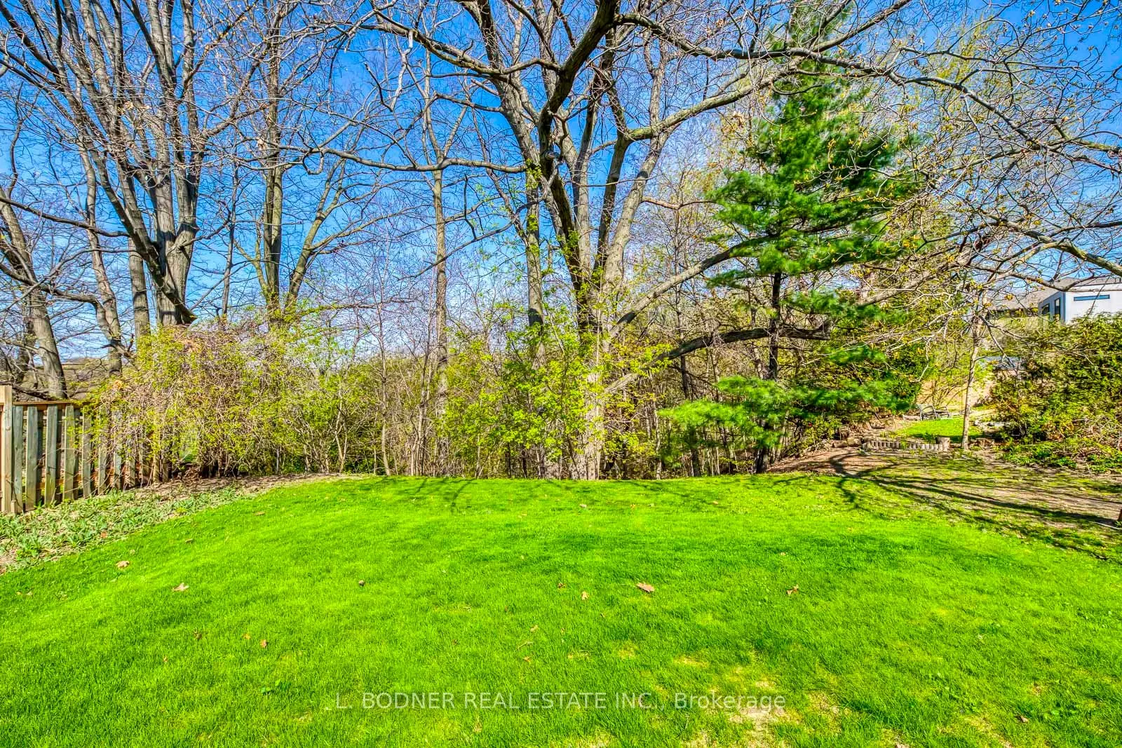 84 Ravenscrest Drive