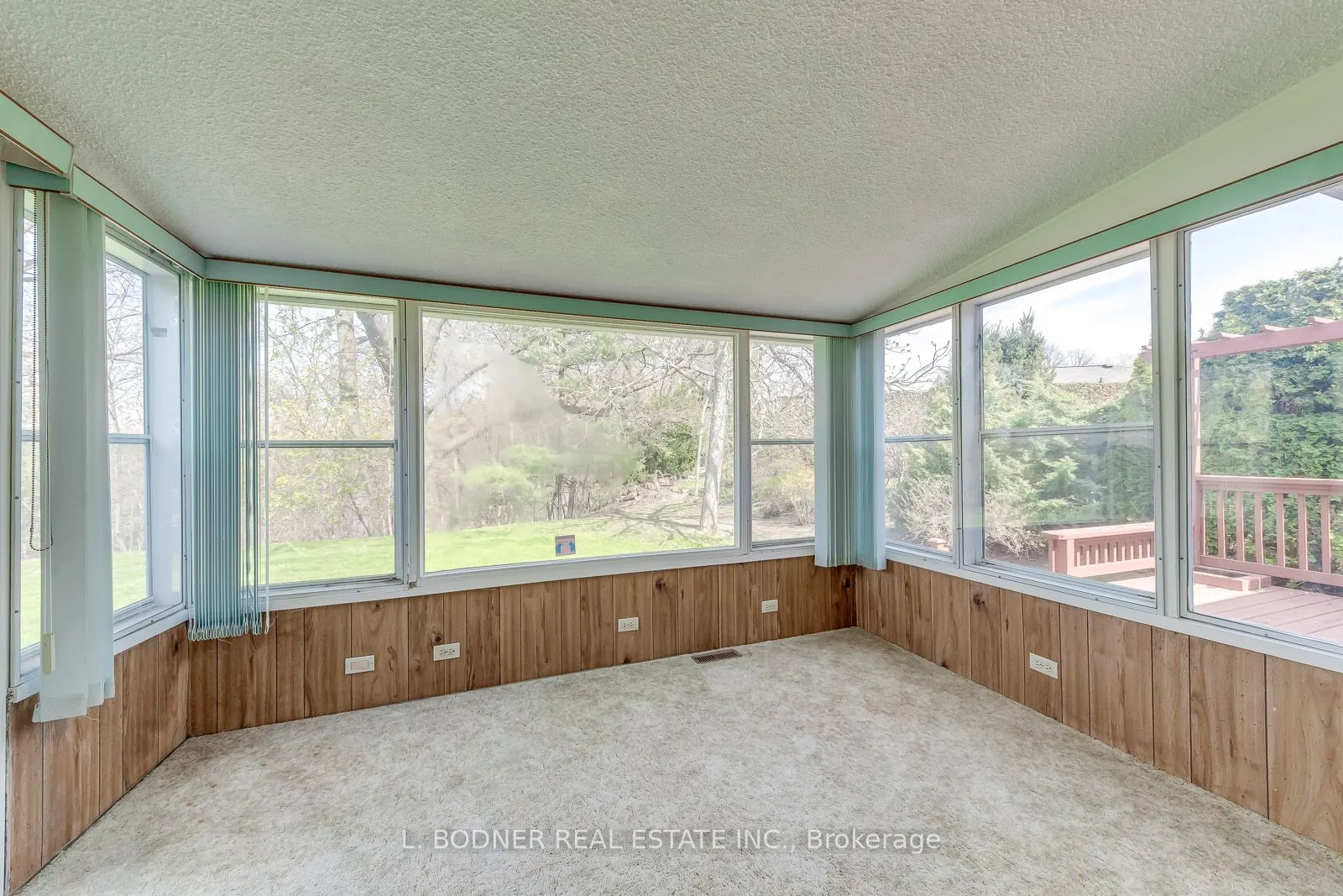 84 Ravenscrest Drive