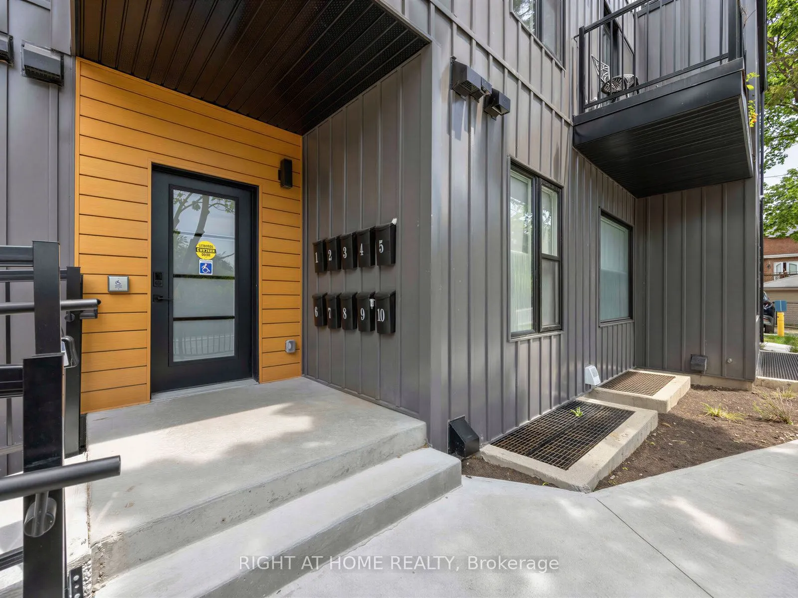 148 Glenlake Avenue #1