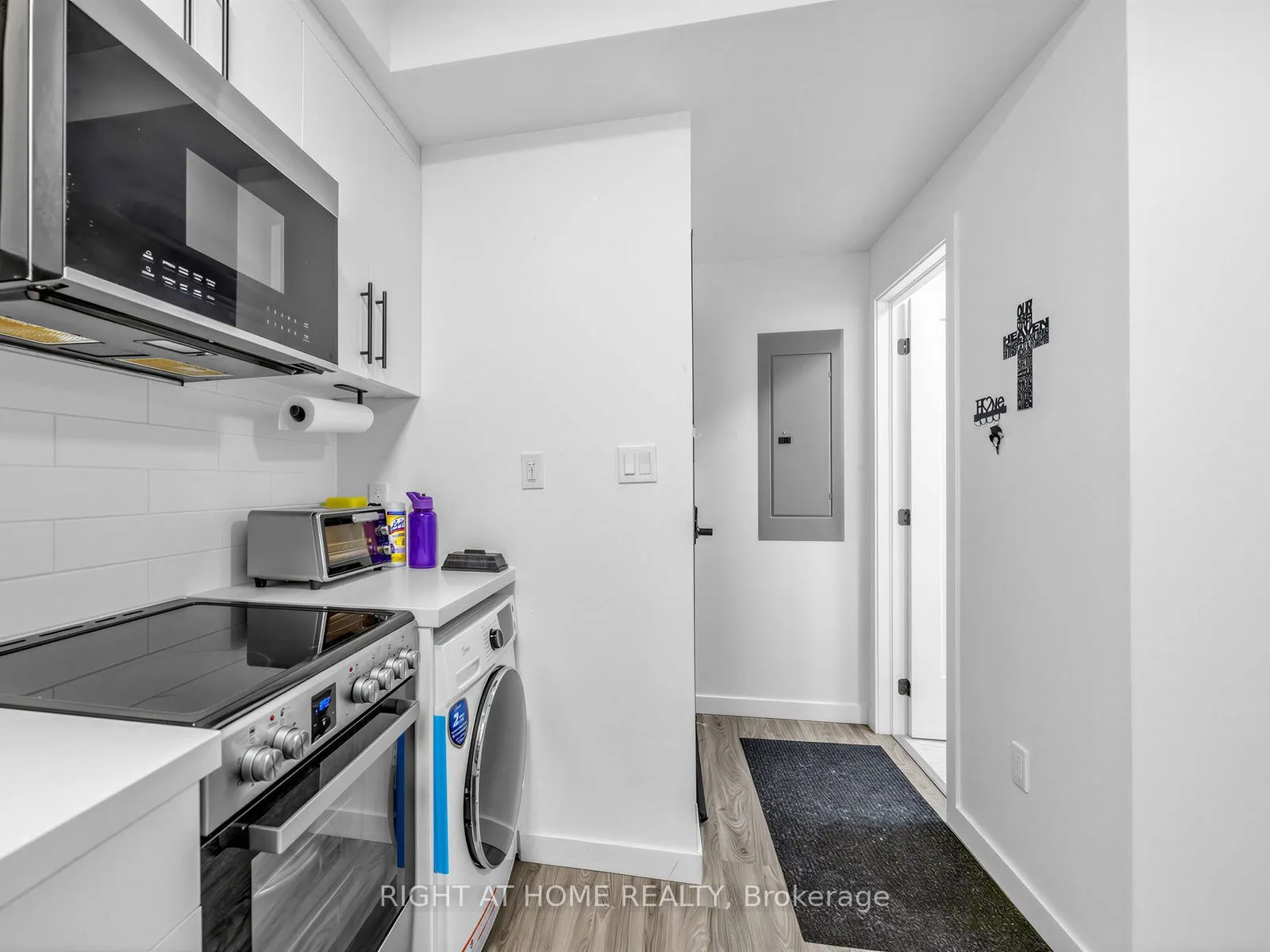 148 Glenlake Avenue #1