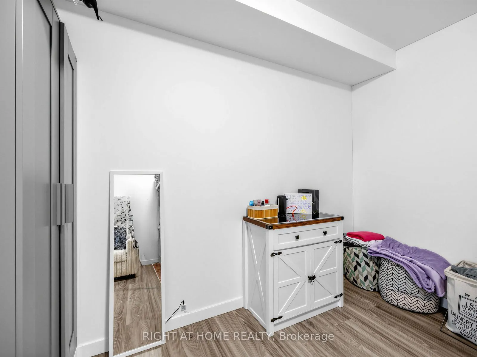 148 Glenlake Avenue #1