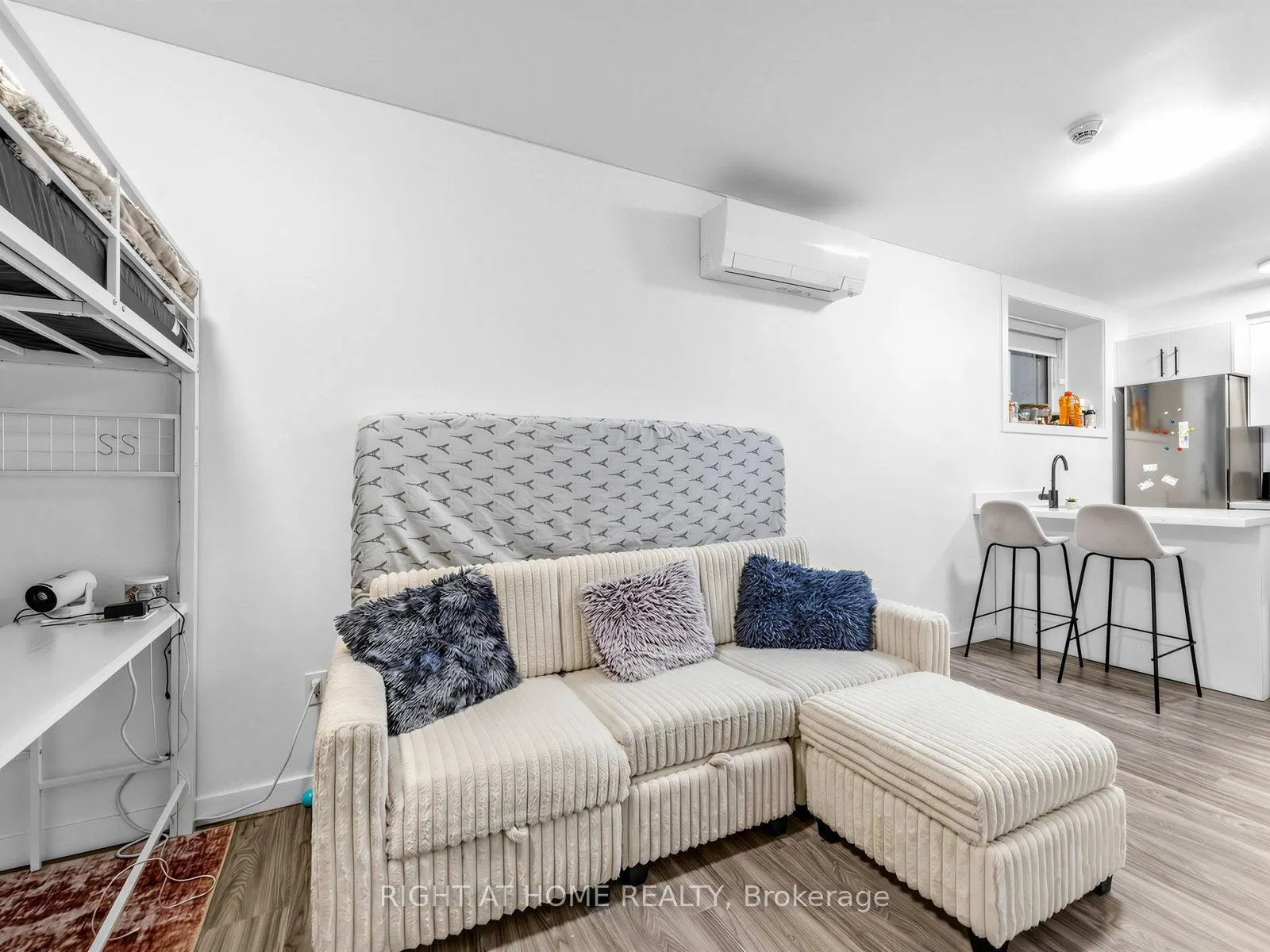 148 Glenlake Avenue #1