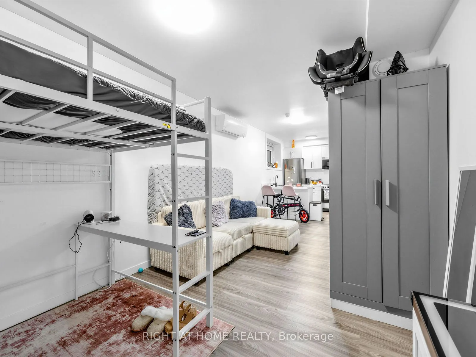 148 Glenlake Avenue #1