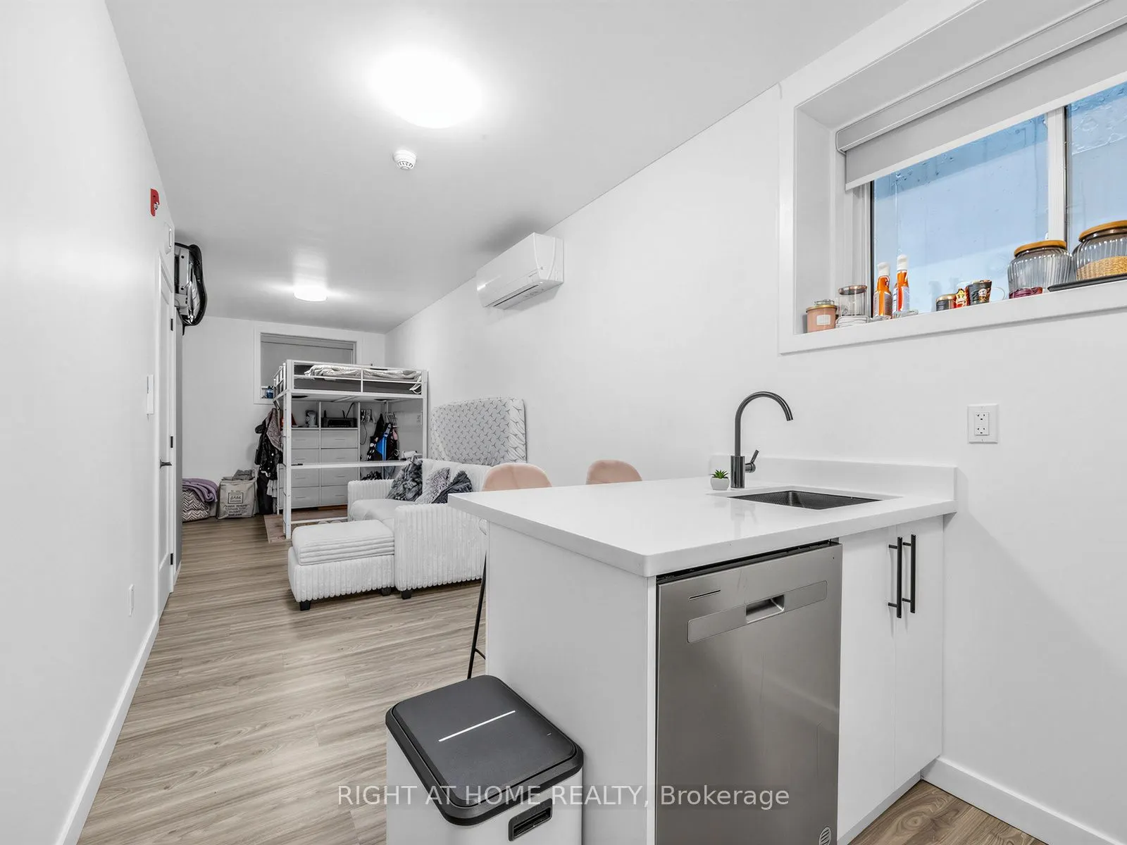 148 Glenlake Avenue #1