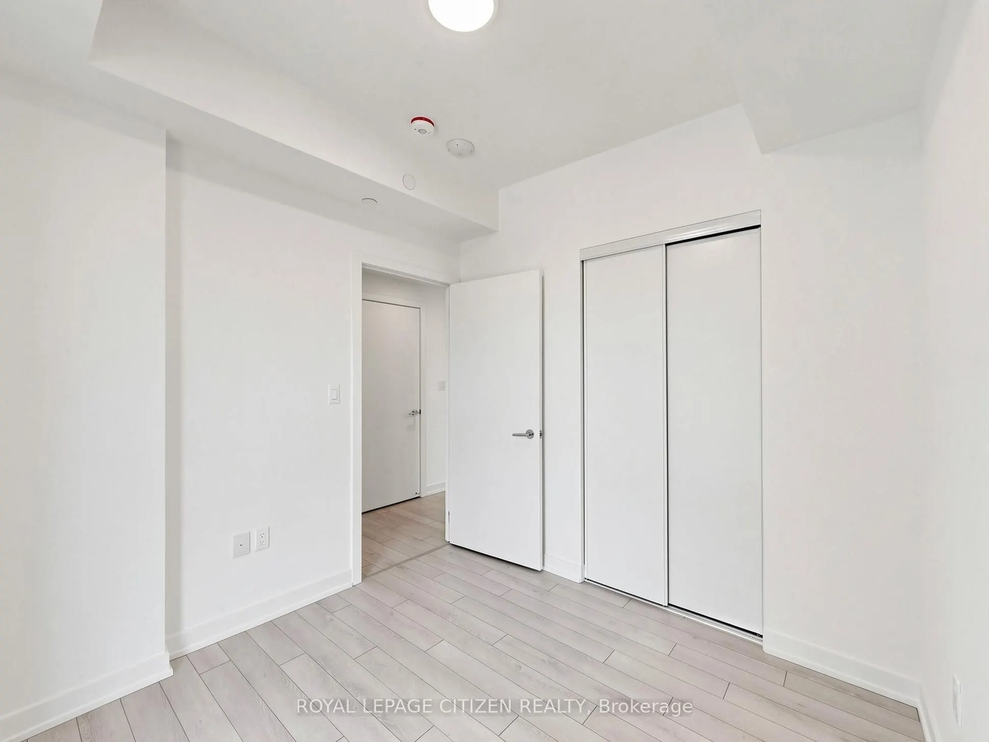 1005 Dundas Street E #814