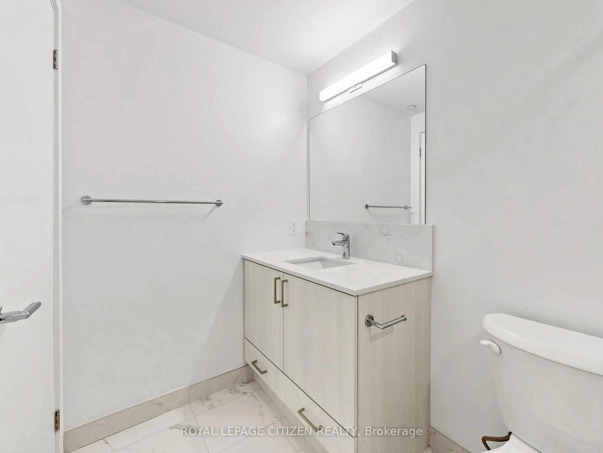 1005 Dundas Street E #814