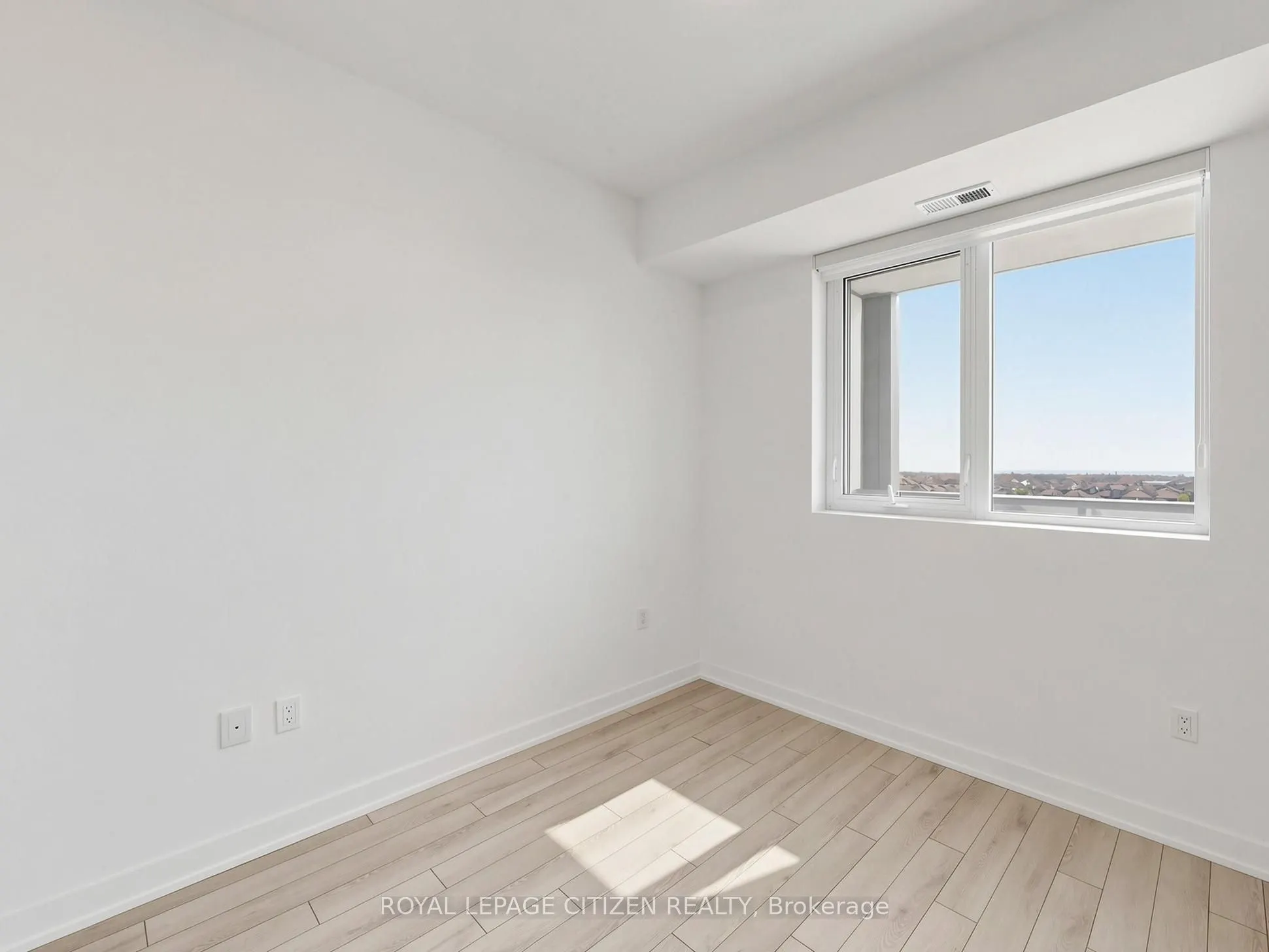 1005 Dundas Street E #814