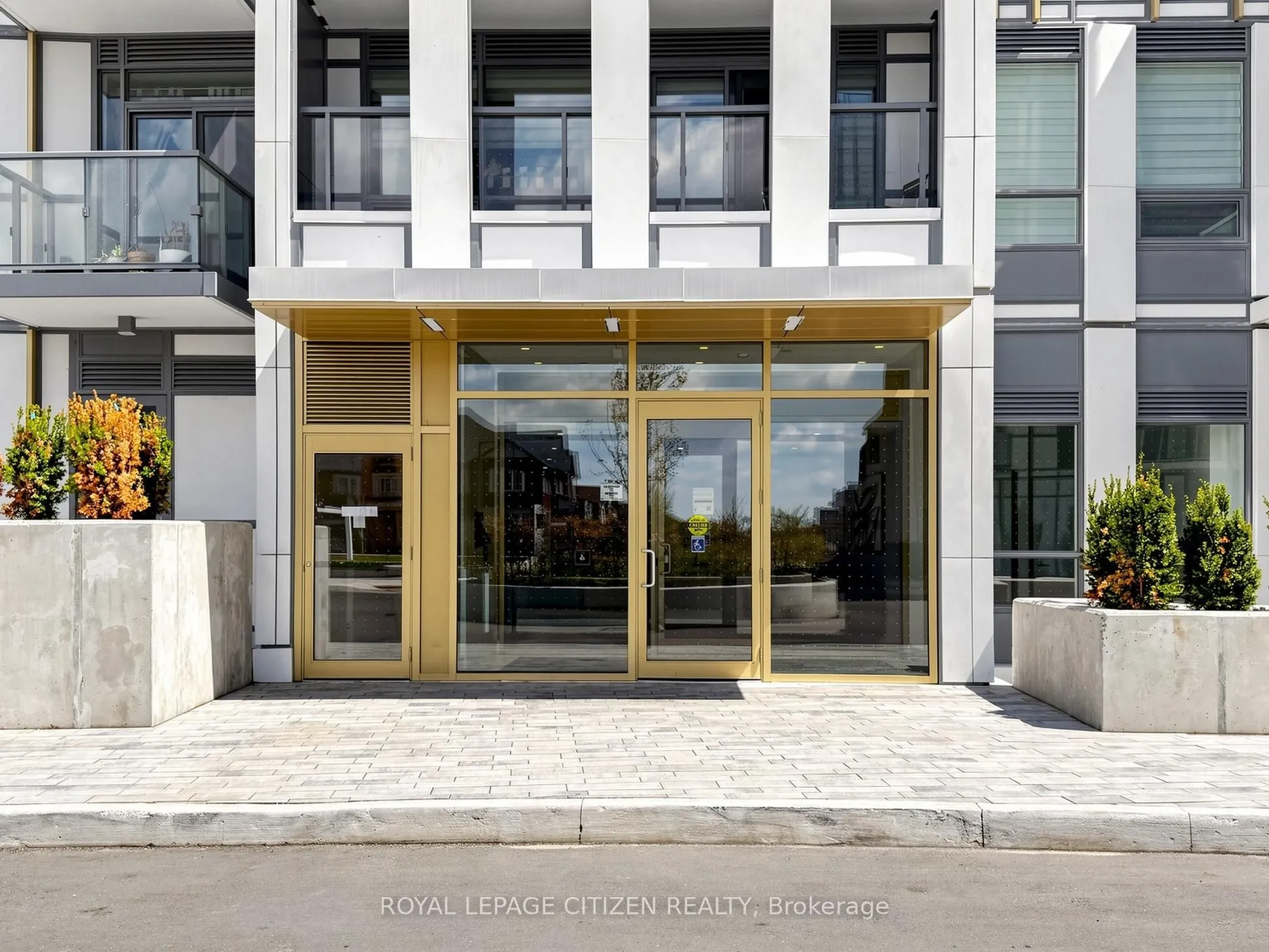 1005 Dundas Street E #814