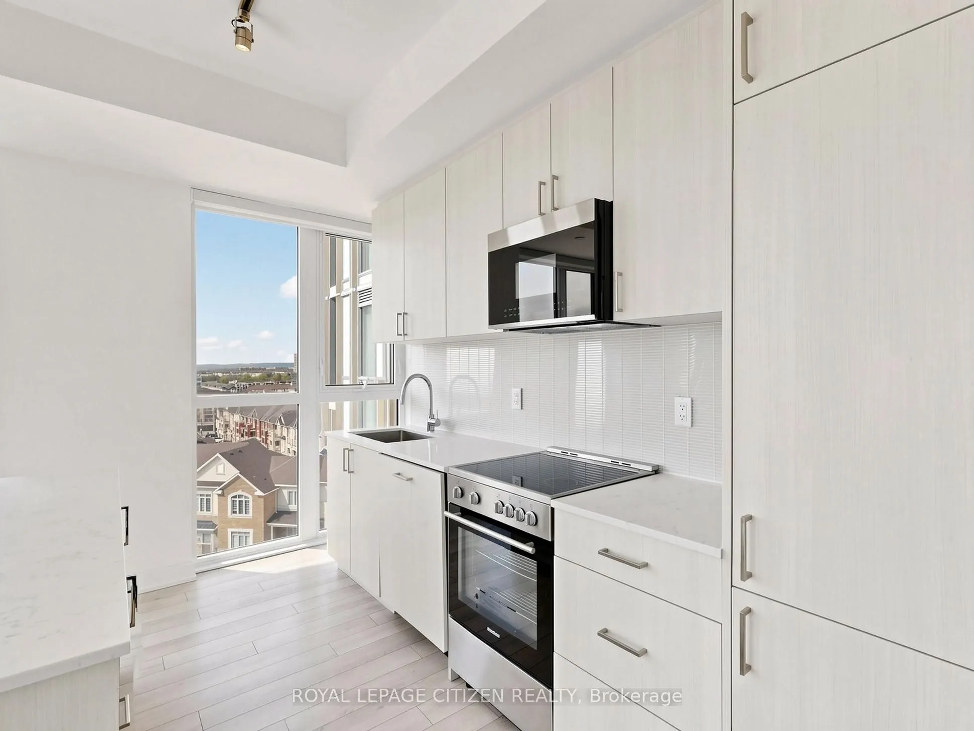 1005 Dundas Street E #814