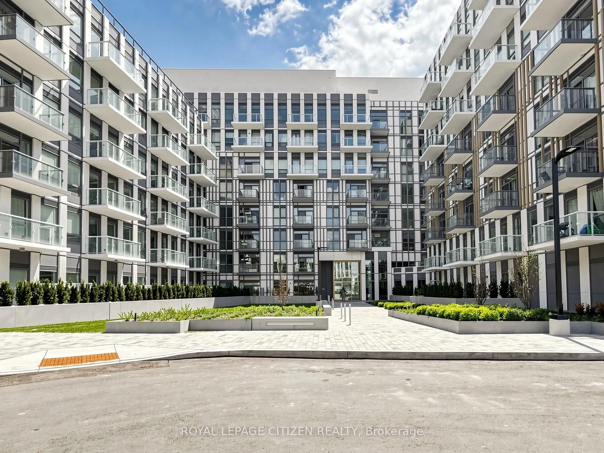 1005 Dundas Street E #814